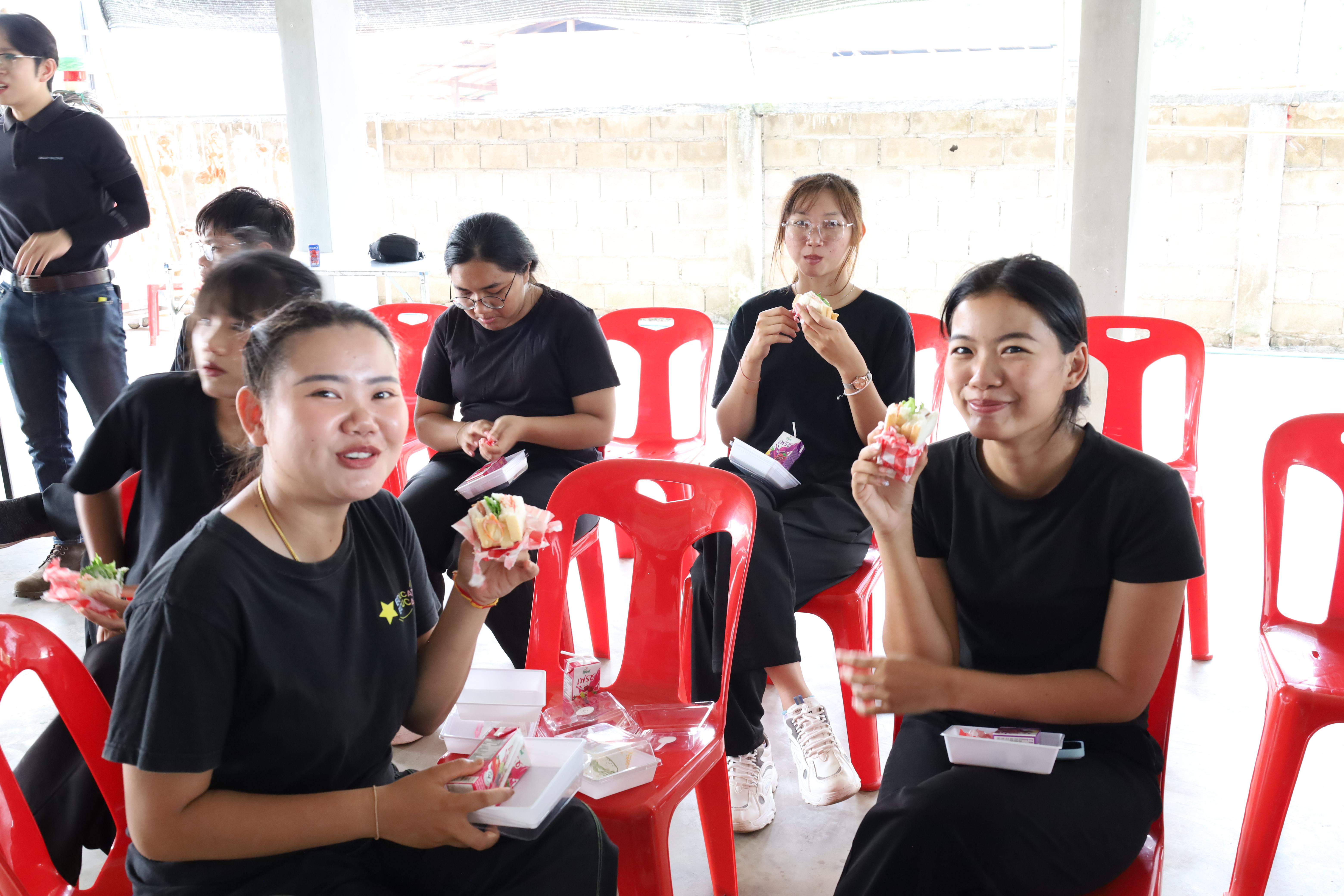 296. เมื่อวันที่ 28 - 29 เมษายน 2568 กิจกรรม Social Enterprise 1 กิจกรรมลงพื้นที่ทดลองเครื่องมือทางวิศวกรสังคมผ่านการเรียนรู้ ณ หมู่ 3 ตำบลหนองปลิง อำเภอเมืองกำแพงเพชร จังหวัดกำแพงเพชร