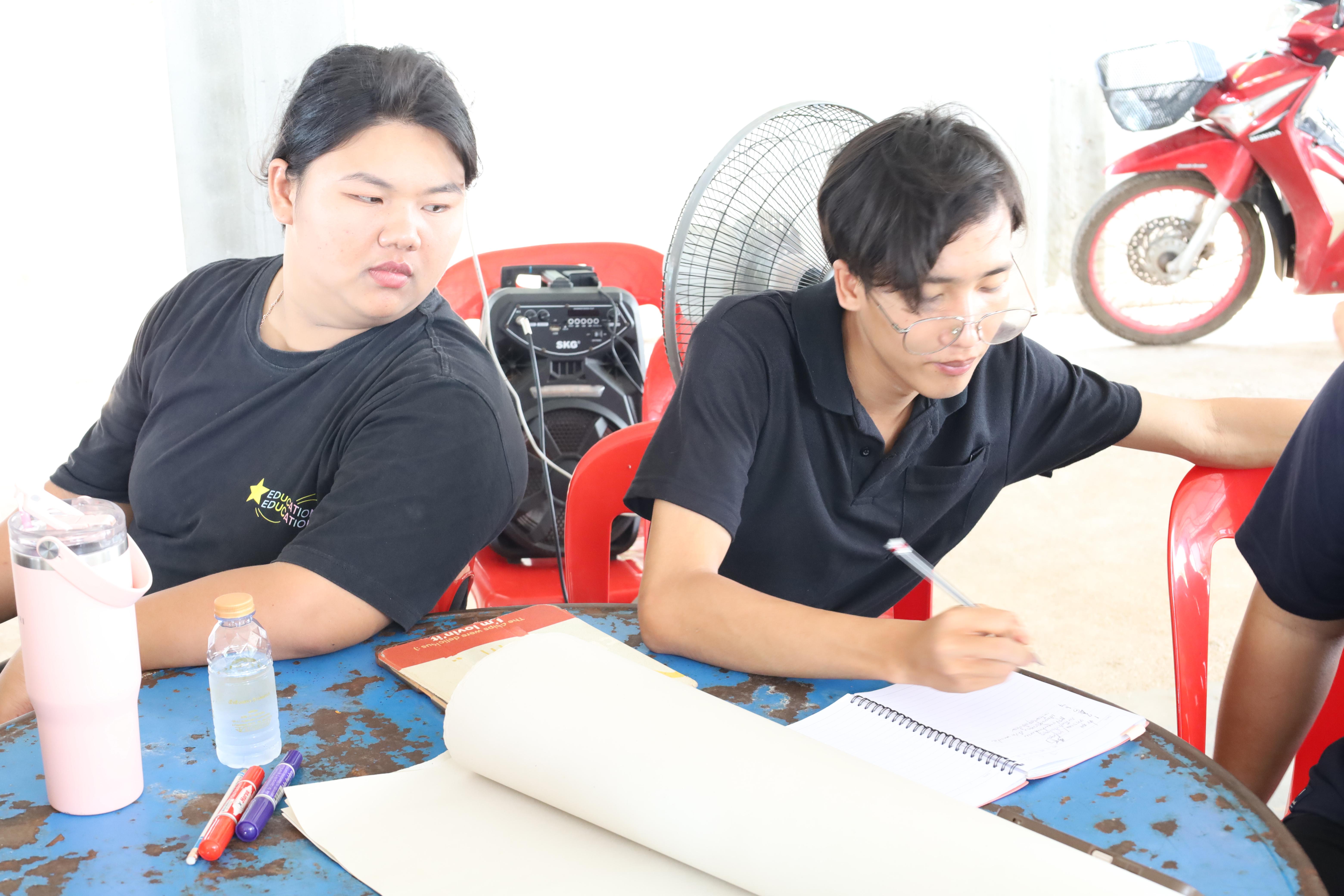 561. เมื่อวันที่ 28 - 29 เมษายน 2568 กิจกรรม Social Enterprise 1 กิจกรรมลงพื้นที่ทดลองเครื่องมือทางวิศวกรสังคมผ่านการเรียนรู้ ณ หมู่ 3 ตำบลหนองปลิง อำเภอเมืองกำแพงเพชร จังหวัดกำแพงเพชร