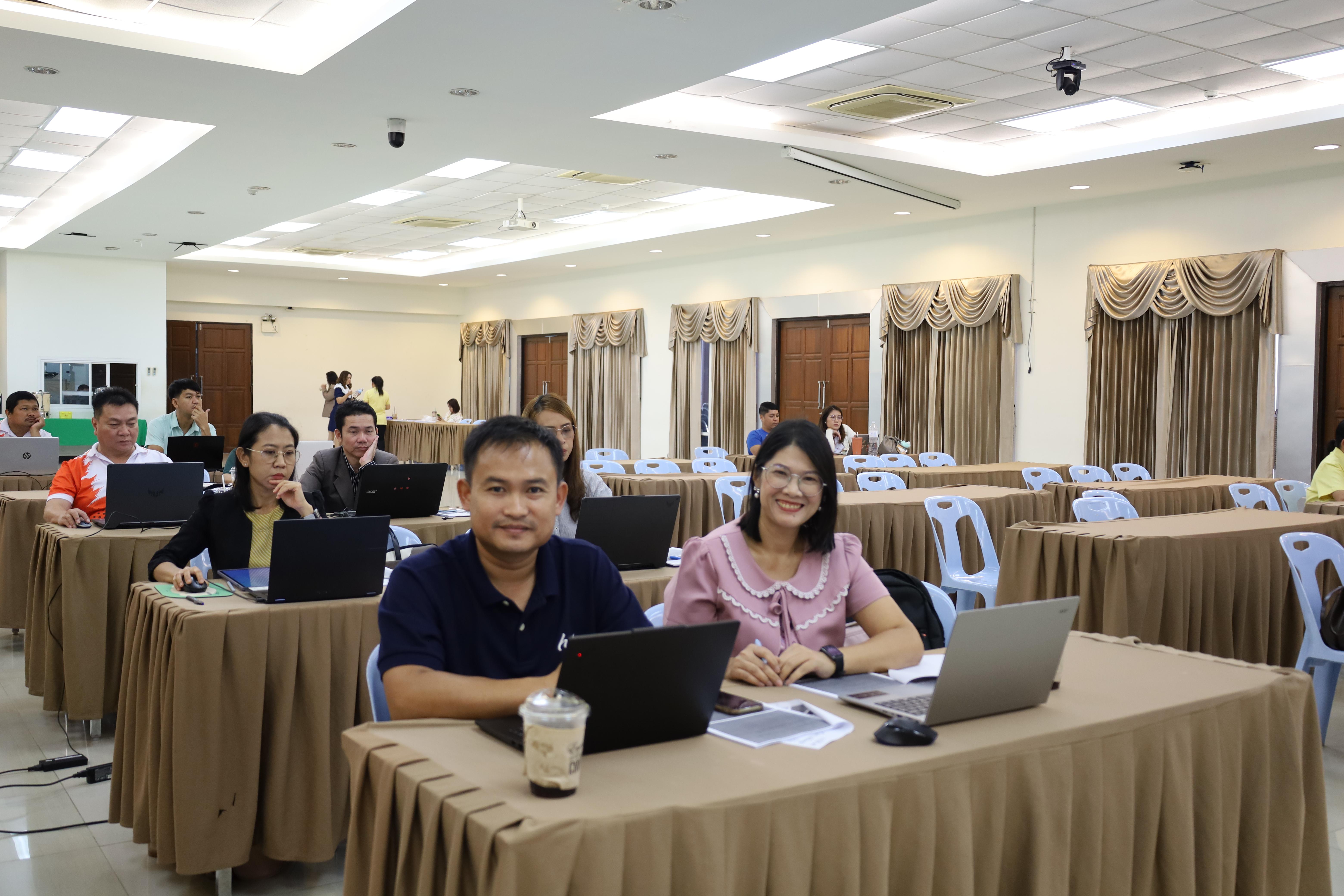 100. คณะครุศาสตร์ โดยฝ่ายวิชาการ จัดอบรมเชิงปฏิบัติการเรื่องการใช้AI สำหรับการเรียนการสอนและการวิจัย