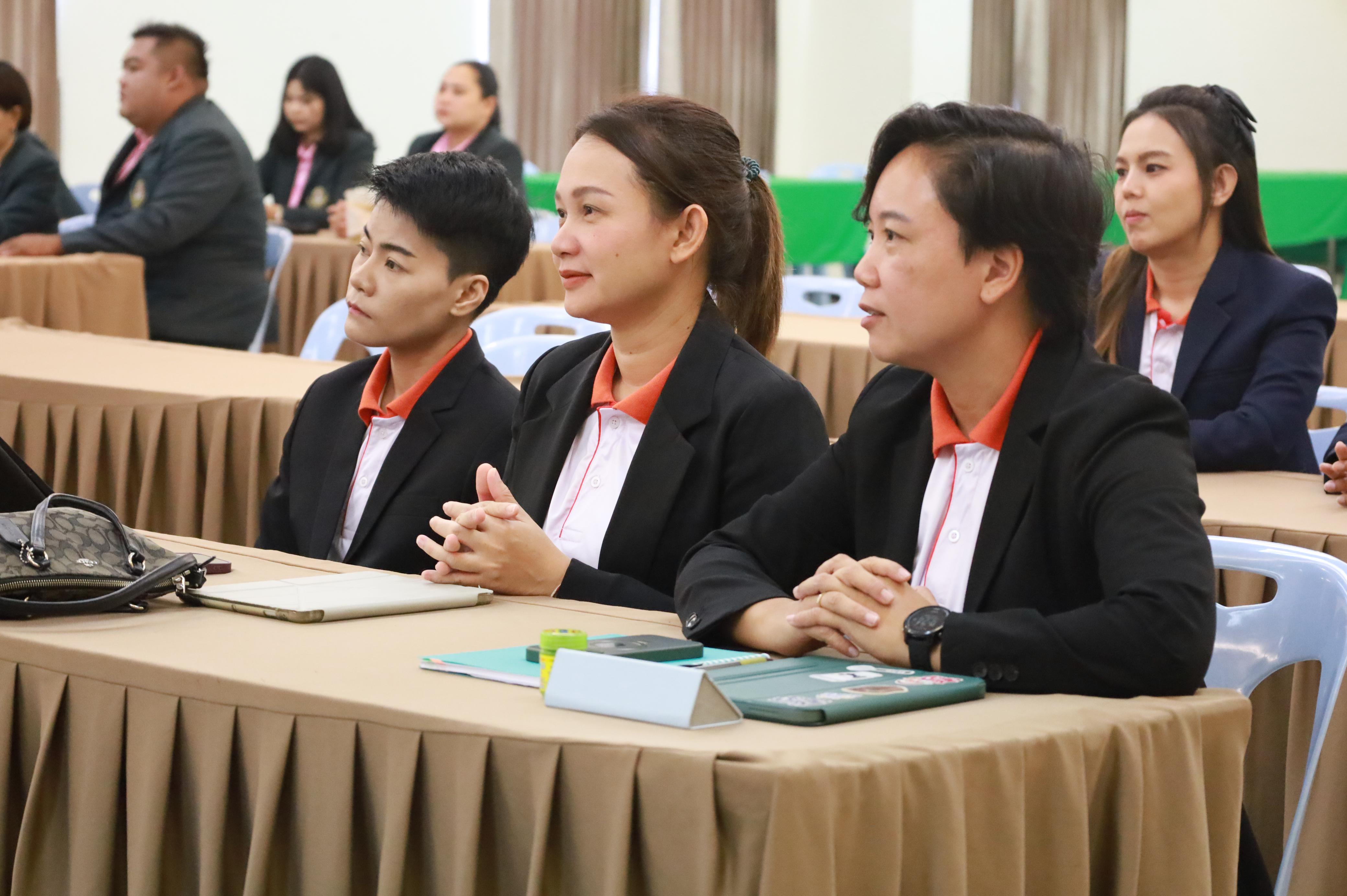 8. การพัฒนาภาวะผู้นำของนักบริหารมืออาชีพในยุคดิสรัปชั่น ซึ่งคณะกรรมการบัณฑิตศึกษาประจำสาขาวิชาการบริหารการศึกษา