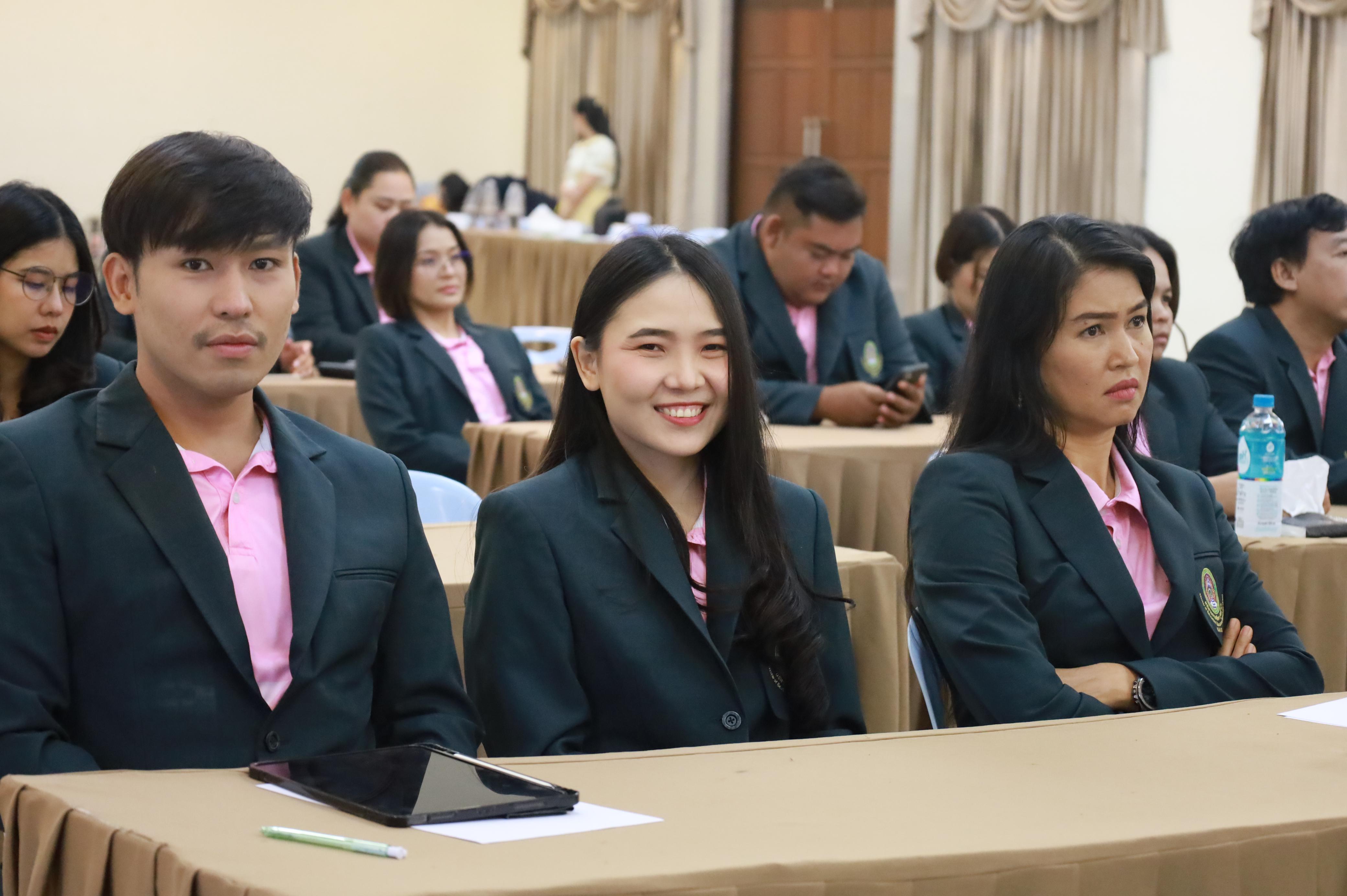 41. การพัฒนาภาวะผู้นำของนักบริหารมืออาชีพในยุคดิสรัปชั่น ซึ่งคณะกรรมการบัณฑิตศึกษาประจำสาขาวิชาการบริหารการศึกษา