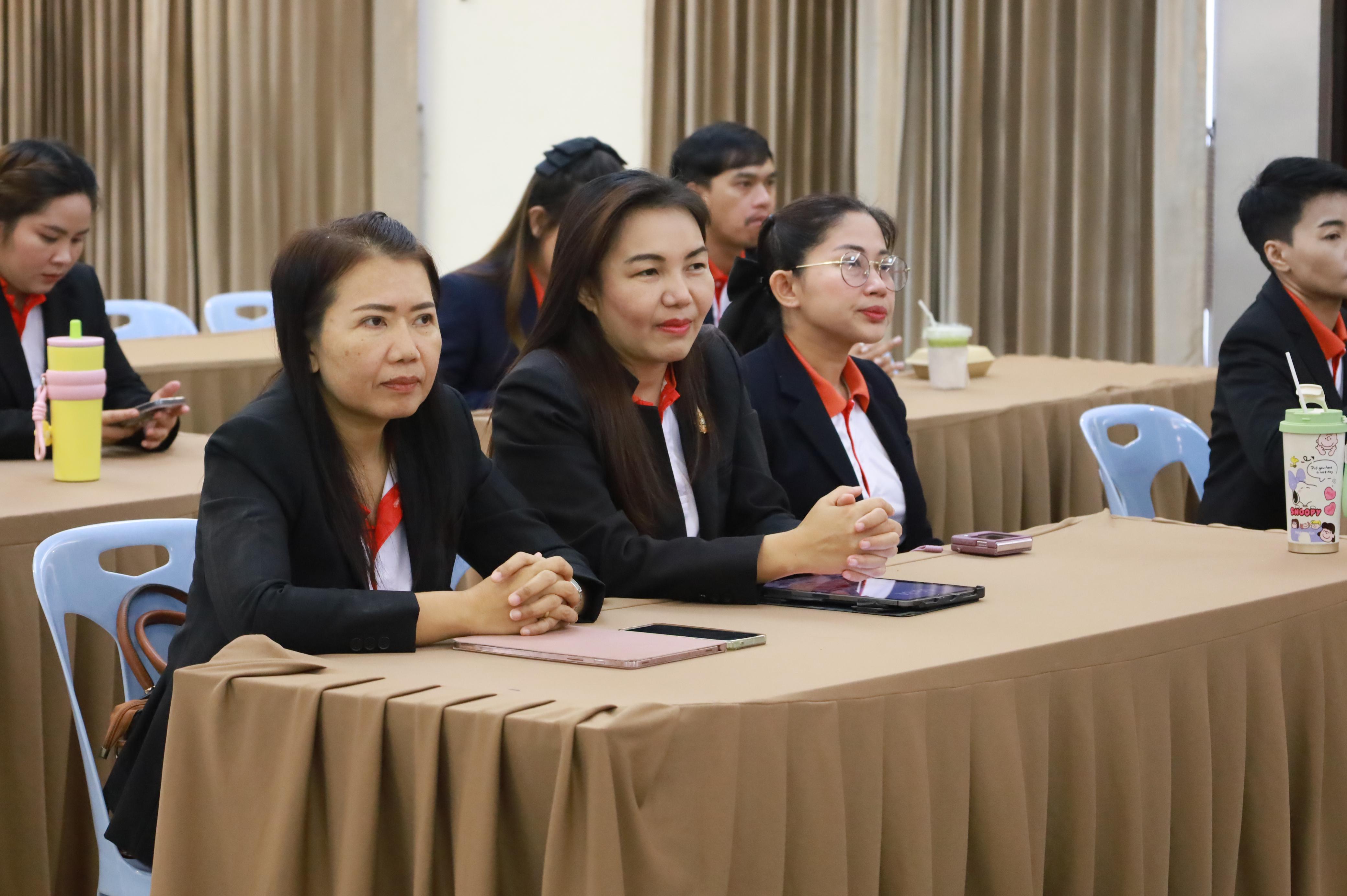 42. การพัฒนาภาวะผู้นำของนักบริหารมืออาชีพในยุคดิสรัปชั่น ซึ่งคณะกรรมการบัณฑิตศึกษาประจำสาขาวิชาการบริหารการศึกษา