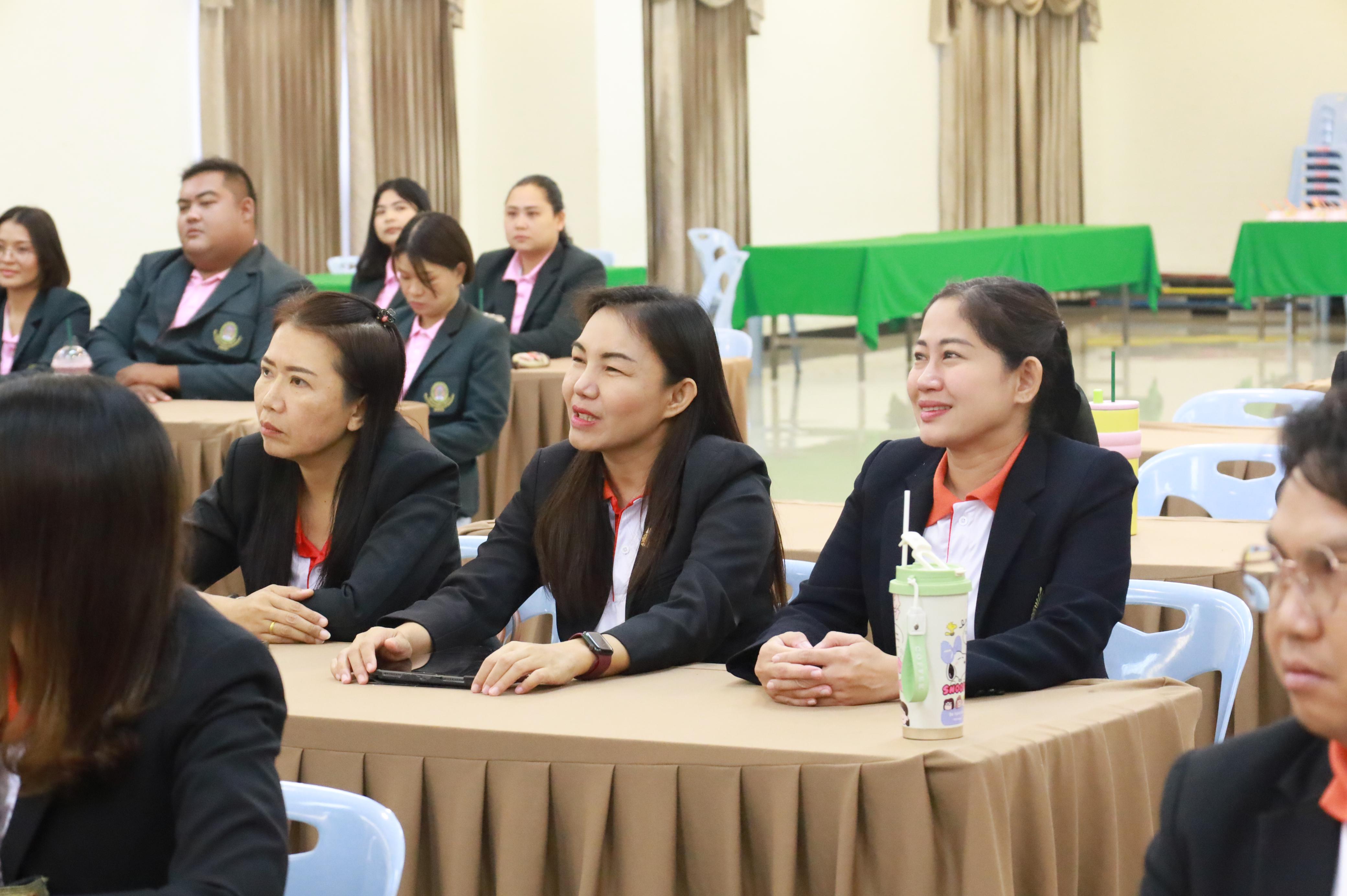 129. การพัฒนาภาวะผู้นำของนักบริหารมืออาชีพในยุคดิสรัปชั่น ซึ่งคณะกรรมการบัณฑิตศึกษาประจำสาขาวิชาการบริหารการศึกษา