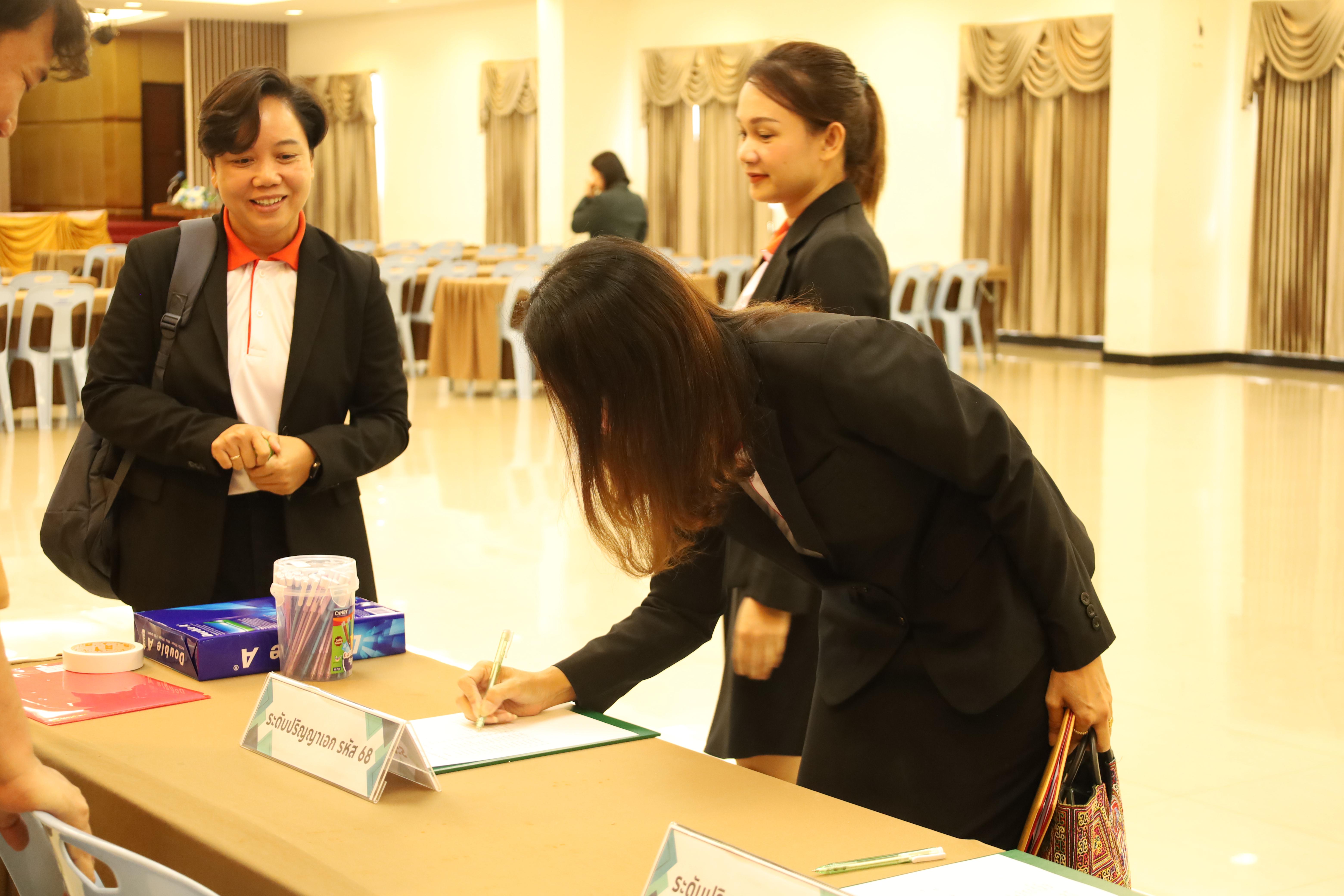 405. การพัฒนาภาวะผู้นำของนักบริหารมืออาชีพในยุคดิสรัปชั่น ซึ่งคณะกรรมการบัณฑิตศึกษาประจำสาขาวิชาการบริหารการศึกษา