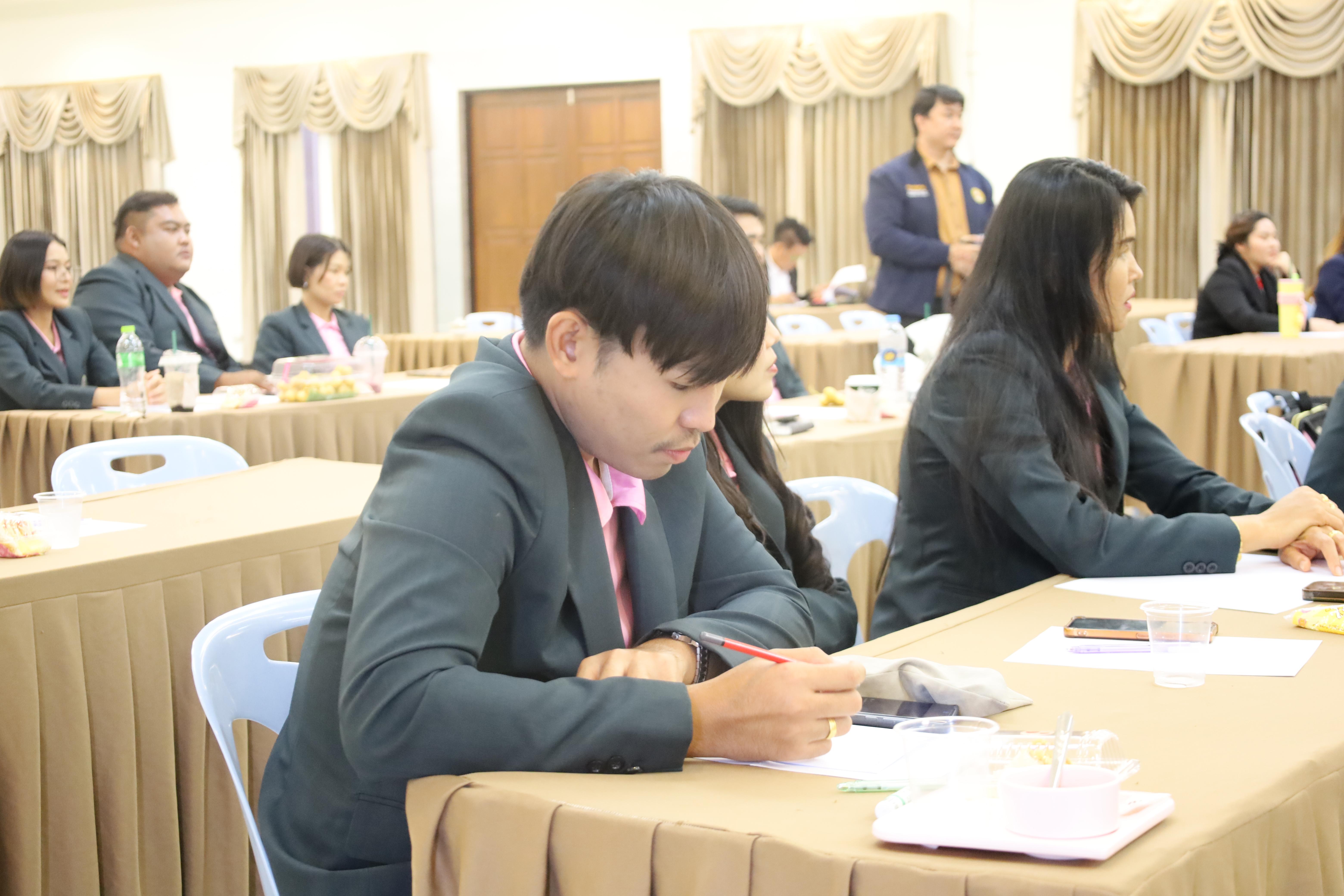 530. การพัฒนาภาวะผู้นำของนักบริหารมืออาชีพในยุคดิสรัปชั่น ซึ่งคณะกรรมการบัณฑิตศึกษาประจำสาขาวิชาการบริหารการศึกษา