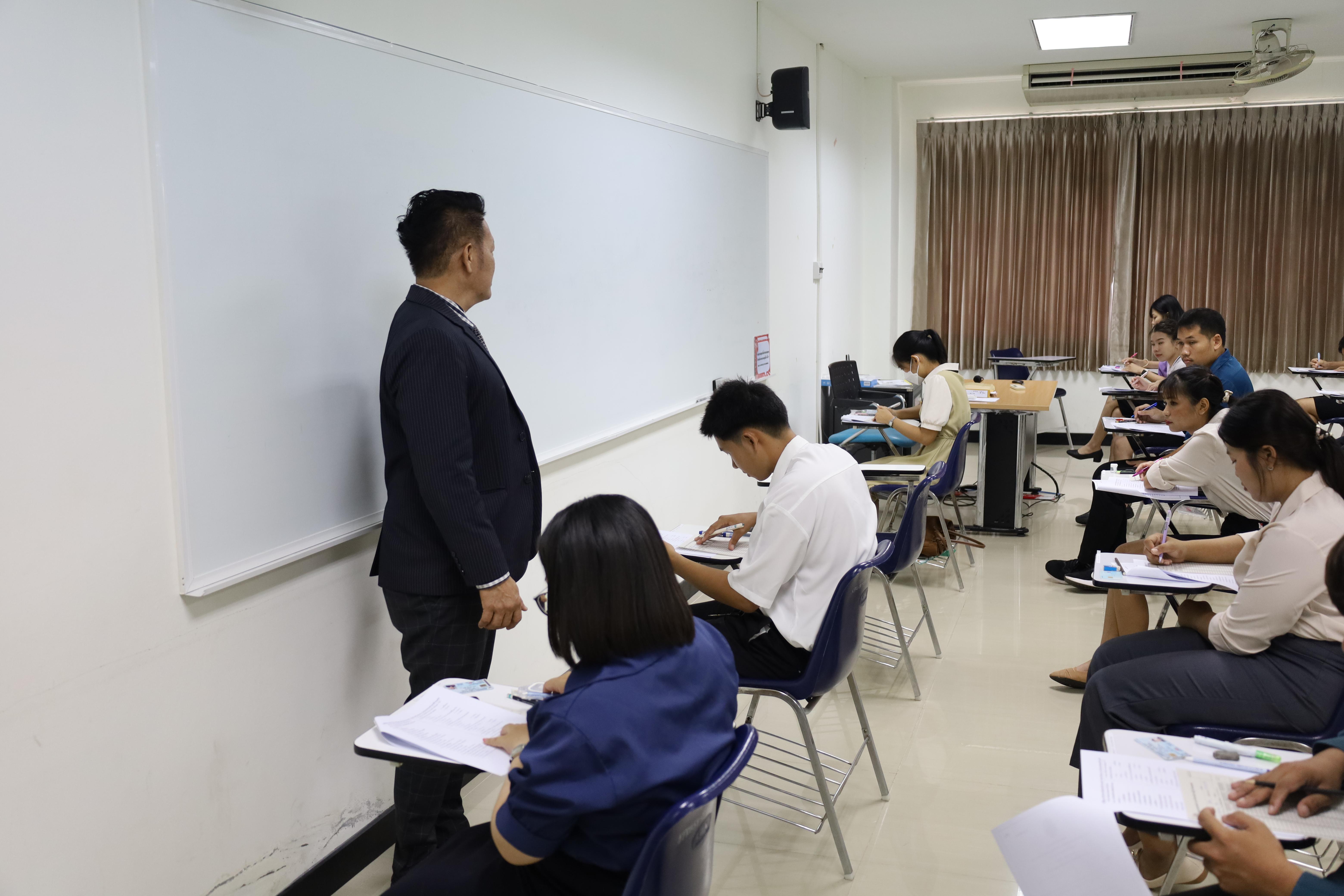 6. เมื่อวันที่ 23 สิงหาคม 2568 ผศ.ดร.ประจบ ขวัญมั่น คณบดีคณะครุศาสตร์พร้อมด้วยคณะผู้บริหาร คณะครุศาสตร์ ได้ลงพื้นที่ตรวจเยี่ยมการสอบคัดเลือกนักศึกษาเข้าศึกษาในหลักสูตรประกาศนียบัตรสาขาวิชาชีพครู ประจำปีการศึกษา 2568