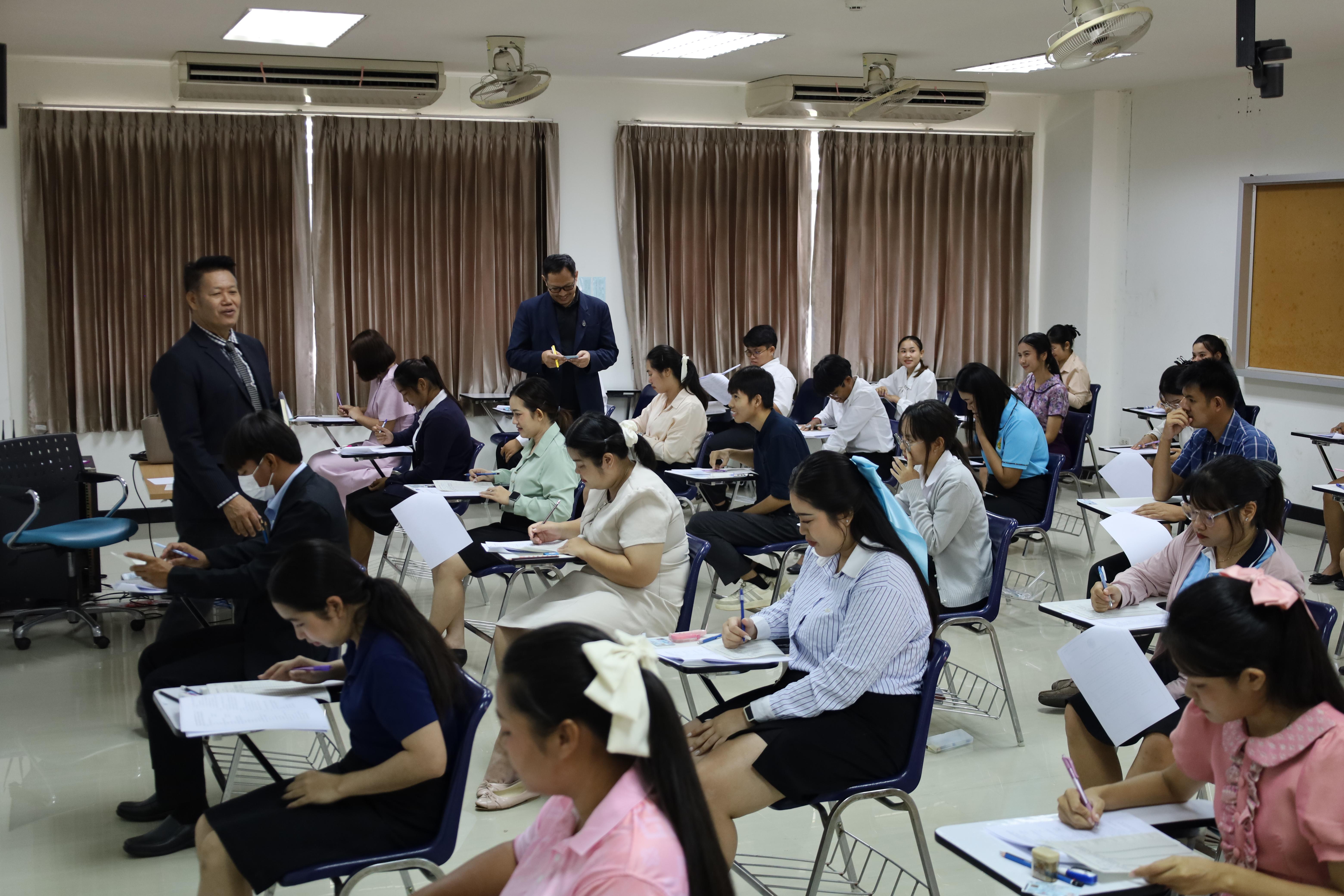 17. เมื่อวันที่ 23 สิงหาคม 2568 ผศ.ดร.ประจบ ขวัญมั่น คณบดีคณะครุศาสตร์พร้อมด้วยคณะผู้บริหาร คณะครุศาสตร์ ได้ลงพื้นที่ตรวจเยี่ยมการสอบคัดเลือกนักศึกษาเข้าศึกษาในหลักสูตรประกาศนียบัตรสาขาวิชาชีพครู ประจำปีการศึกษา 2568