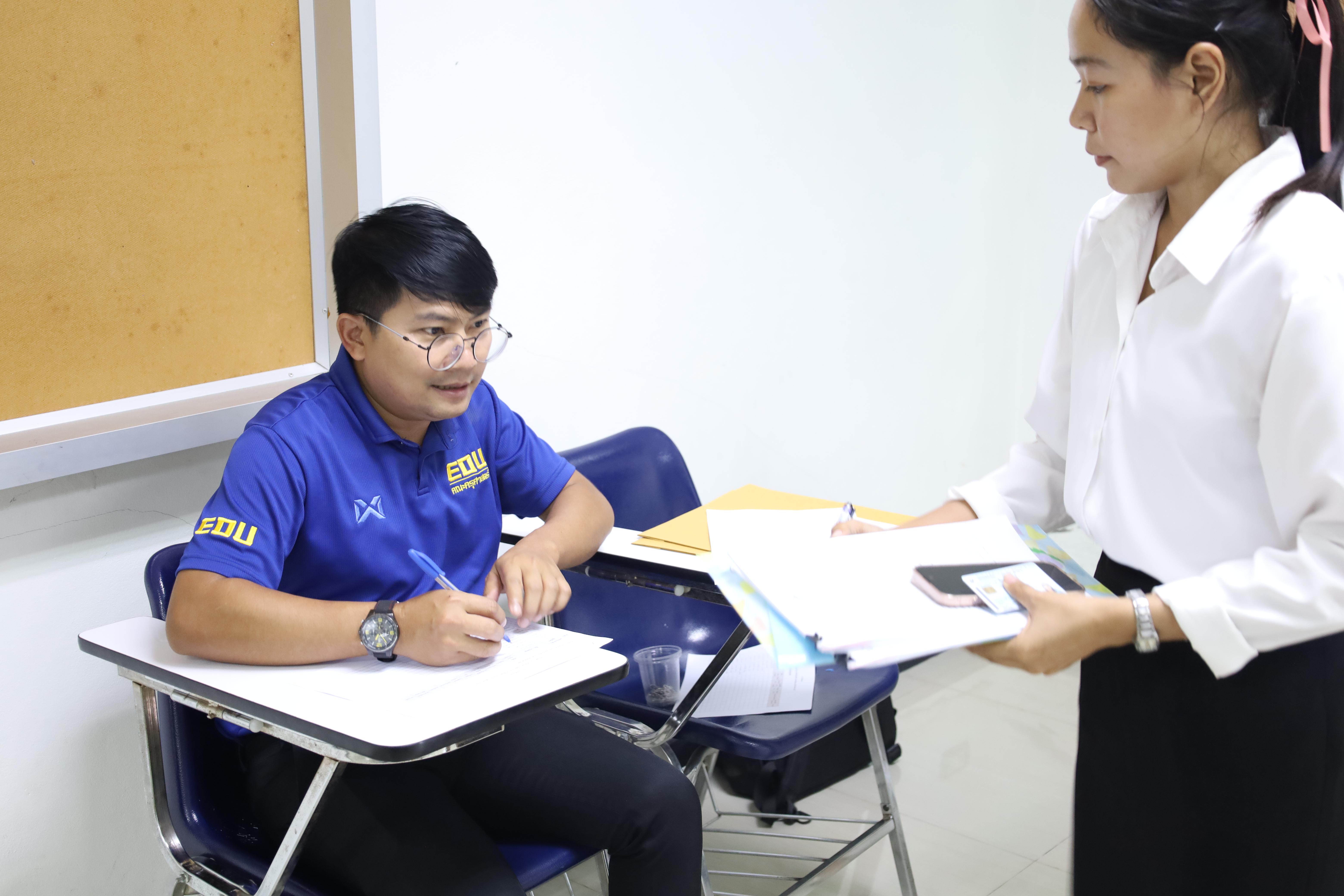41. เมื่อวันที่ 23 สิงหาคม 2568 ผศ.ดร.ประจบ ขวัญมั่น คณบดีคณะครุศาสตร์พร้อมด้วยคณะผู้บริหาร คณะครุศาสตร์ ได้ลงพื้นที่ตรวจเยี่ยมการสอบคัดเลือกนักศึกษาเข้าศึกษาในหลักสูตรประกาศนียบัตรสาขาวิชาชีพครู ประจำปีการศึกษา 2568