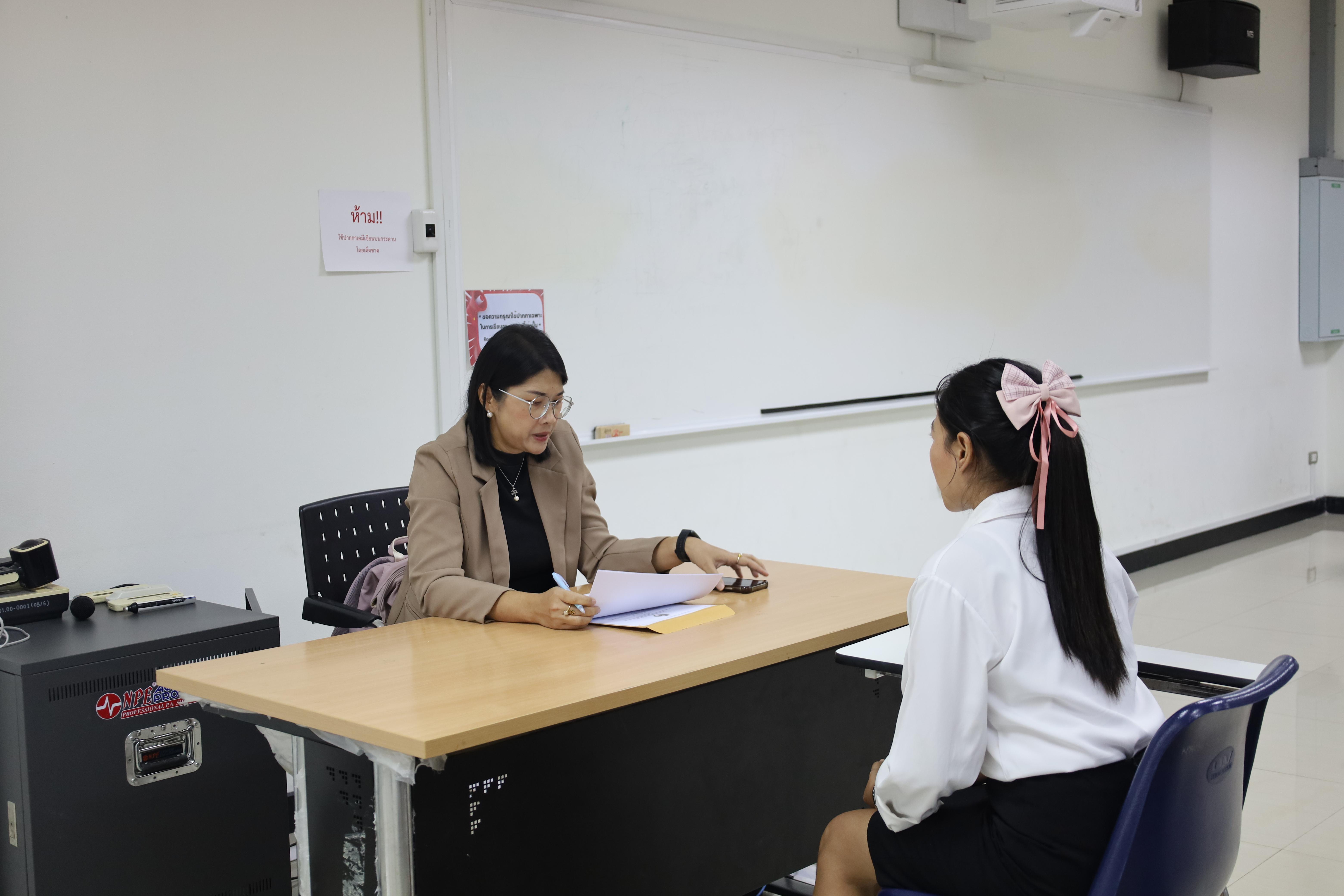 43. เมื่อวันที่ 23 สิงหาคม 2568 ผศ.ดร.ประจบ ขวัญมั่น คณบดีคณะครุศาสตร์พร้อมด้วยคณะผู้บริหาร คณะครุศาสตร์ ได้ลงพื้นที่ตรวจเยี่ยมการสอบคัดเลือกนักศึกษาเข้าศึกษาในหลักสูตรประกาศนียบัตรสาขาวิชาชีพครู ประจำปีการศึกษา 2568