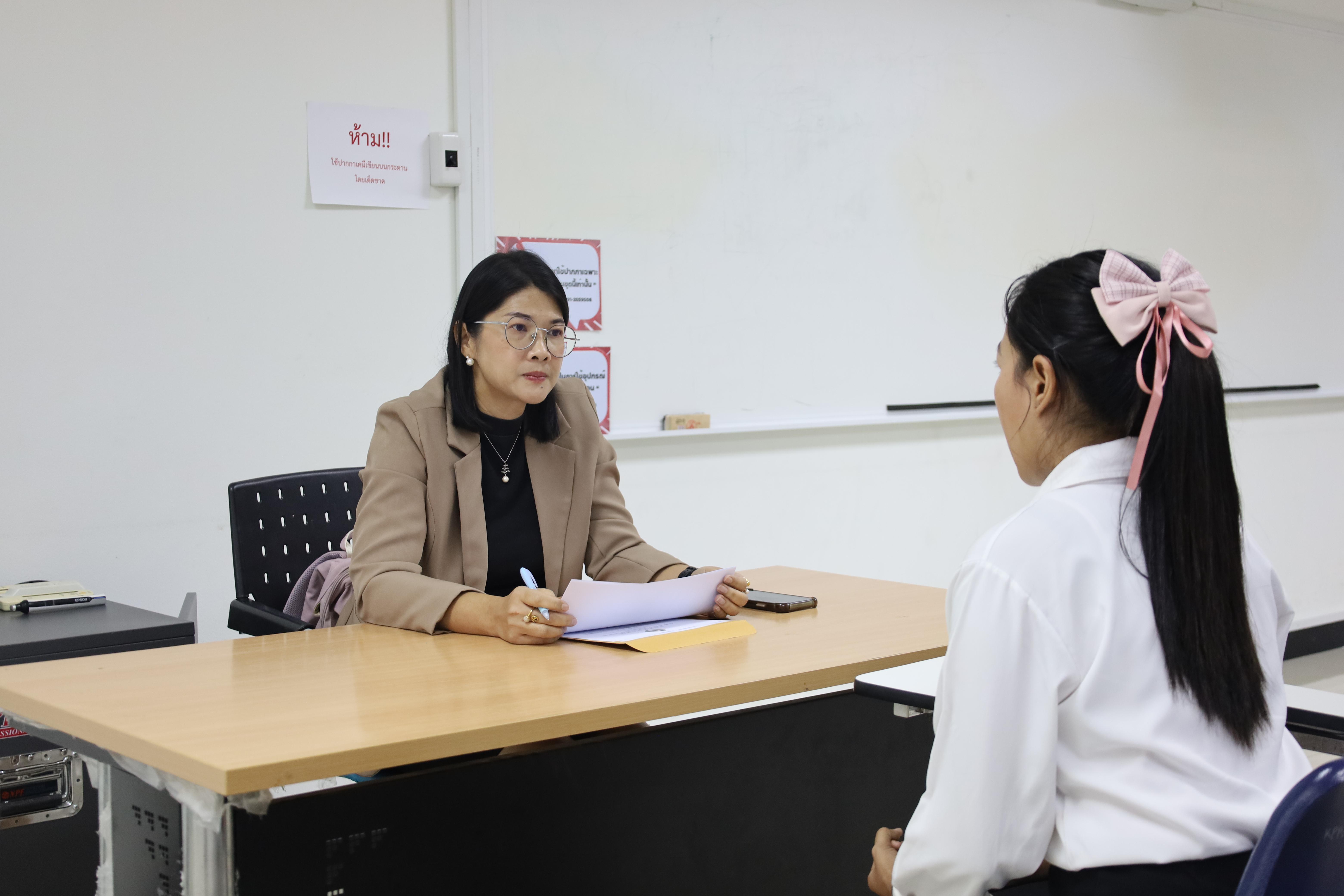 44. เมื่อวันที่ 23 สิงหาคม 2568 ผศ.ดร.ประจบ ขวัญมั่น คณบดีคณะครุศาสตร์พร้อมด้วยคณะผู้บริหาร คณะครุศาสตร์ ได้ลงพื้นที่ตรวจเยี่ยมการสอบคัดเลือกนักศึกษาเข้าศึกษาในหลักสูตรประกาศนียบัตรสาขาวิชาชีพครู ประจำปีการศึกษา 2568
