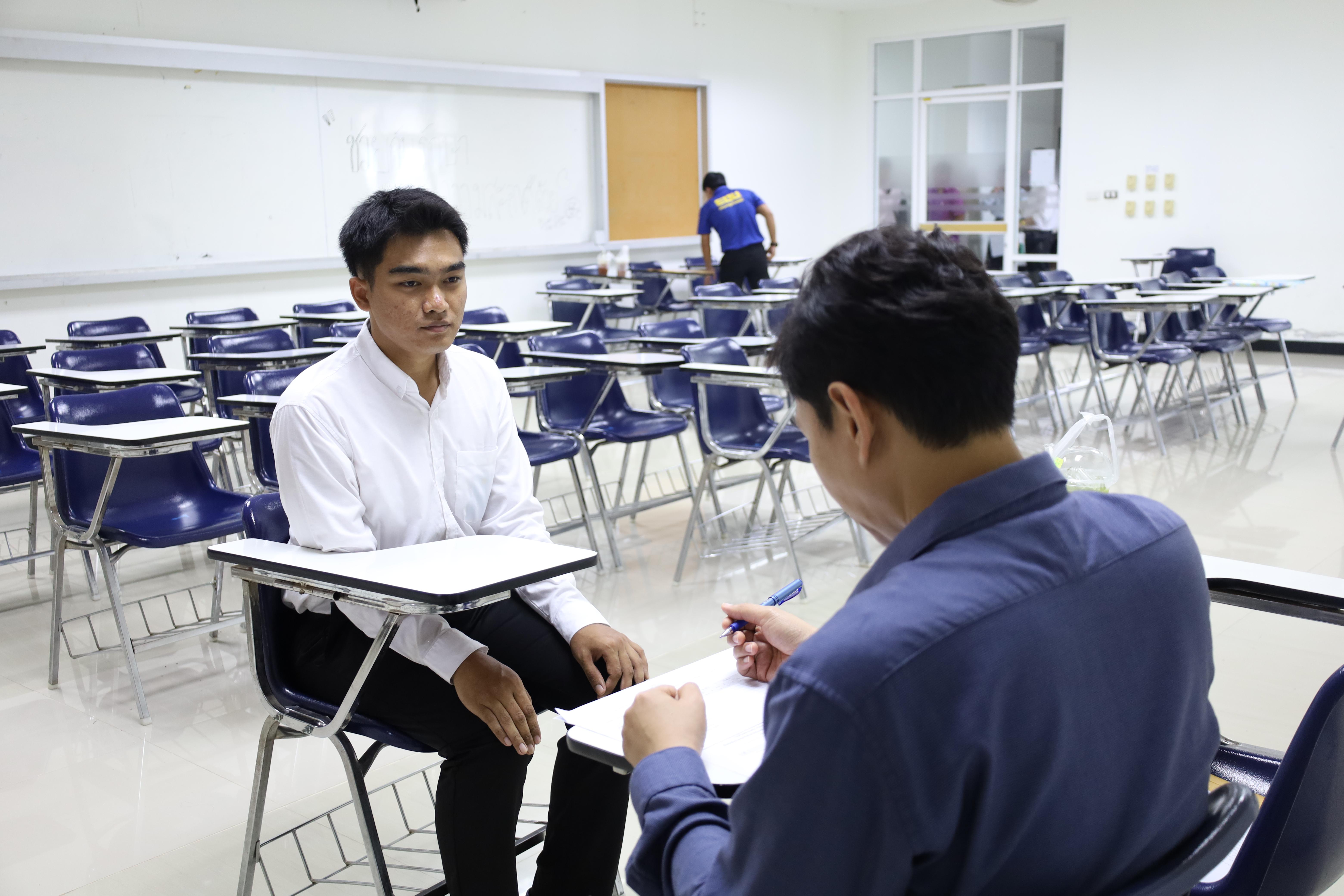53. เมื่อวันที่ 23 สิงหาคม 2568 ผศ.ดร.ประจบ ขวัญมั่น คณบดีคณะครุศาสตร์พร้อมด้วยคณะผู้บริหาร คณะครุศาสตร์ ได้ลงพื้นที่ตรวจเยี่ยมการสอบคัดเลือกนักศึกษาเข้าศึกษาในหลักสูตรประกาศนียบัตรสาขาวิชาชีพครู ประจำปีการศึกษา 2568