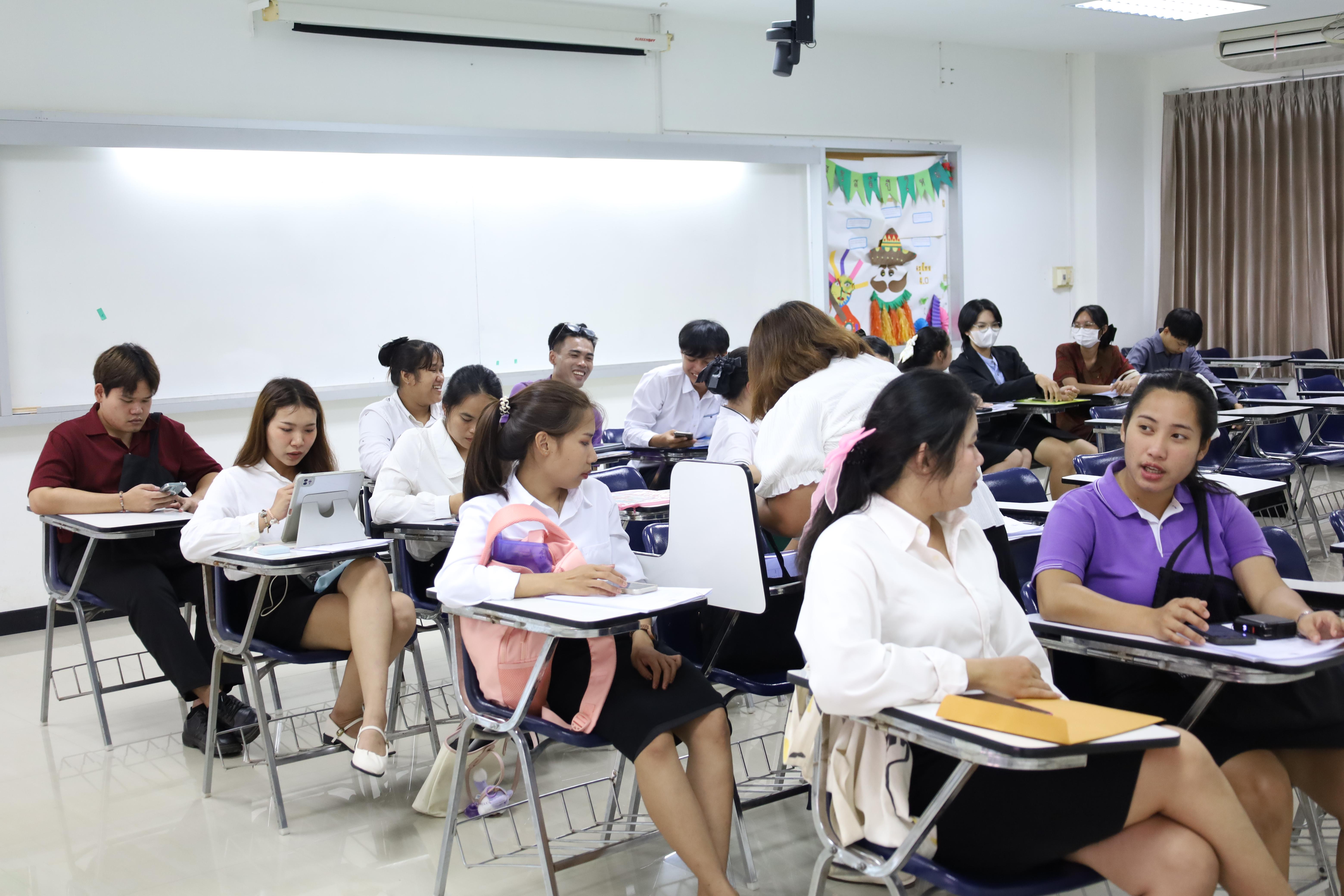 93. เมื่อวันที่ 23 สิงหาคม 2568 ผศ.ดร.ประจบ ขวัญมั่น คณบดีคณะครุศาสตร์พร้อมด้วยคณะผู้บริหาร คณะครุศาสตร์ ได้ลงพื้นที่ตรวจเยี่ยมการสอบคัดเลือกนักศึกษาเข้าศึกษาในหลักสูตรประกาศนียบัตรสาขาวิชาชีพครู ประจำปีการศึกษา 2568