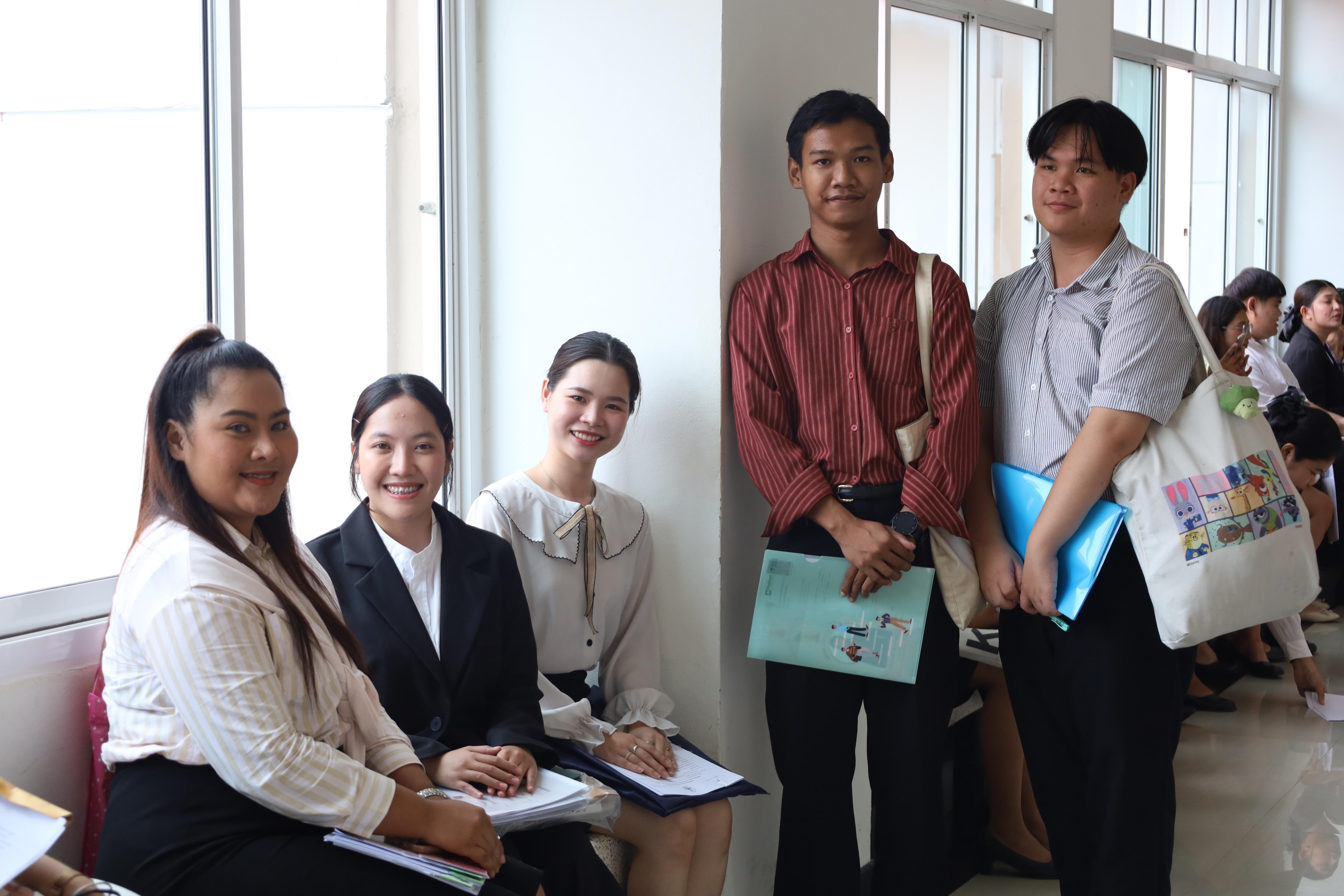 94. เมื่อวันที่ 23 สิงหาคม 2568 ผศ.ดร.ประจบ ขวัญมั่น คณบดีคณะครุศาสตร์พร้อมด้วยคณะผู้บริหาร คณะครุศาสตร์ ได้ลงพื้นที่ตรวจเยี่ยมการสอบคัดเลือกนักศึกษาเข้าศึกษาในหลักสูตรประกาศนียบัตรสาขาวิชาชีพครู ประจำปีการศึกษา 2568