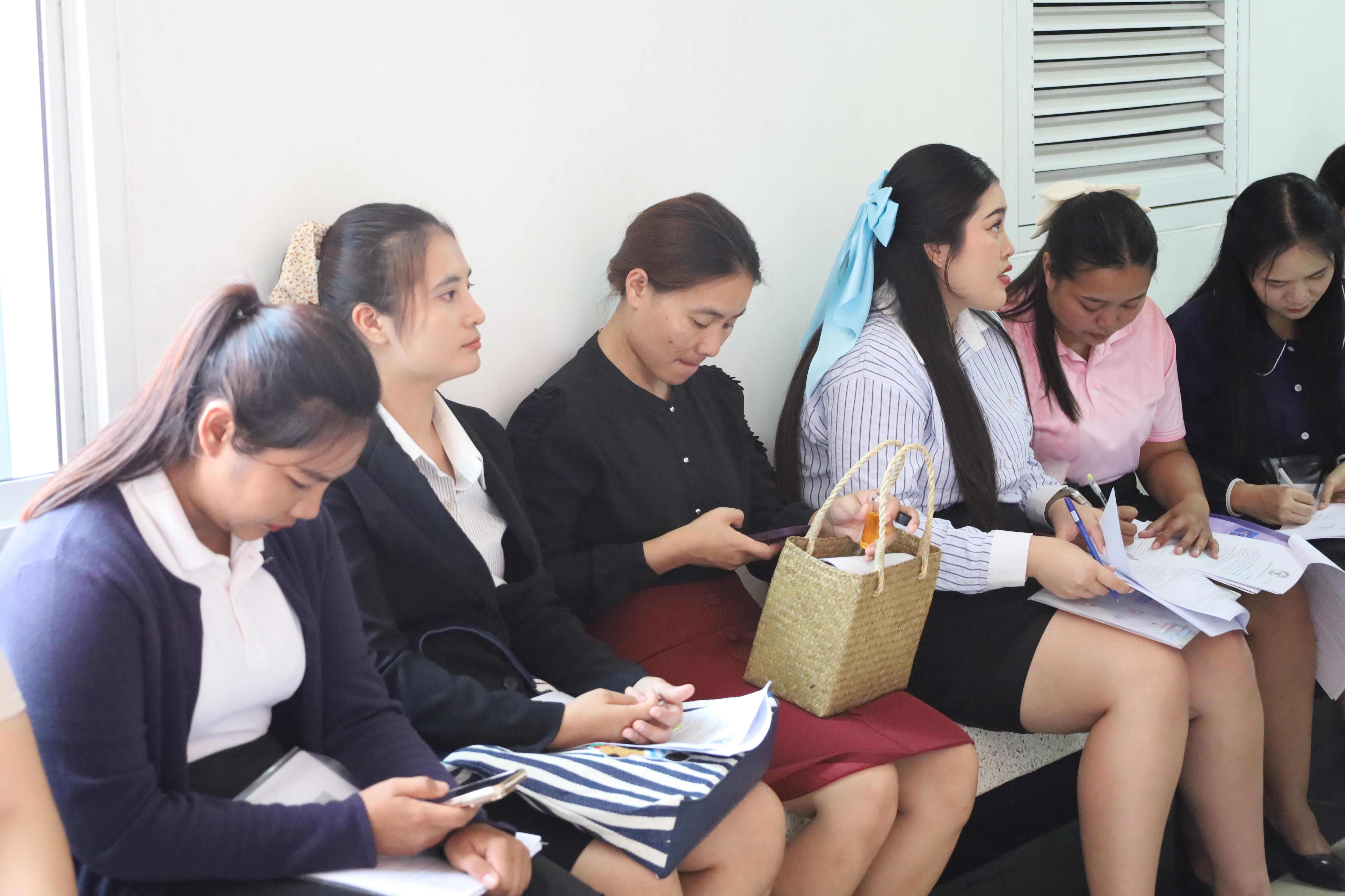 102. เมื่อวันที่ 23 สิงหาคม 2568 ผศ.ดร.ประจบ ขวัญมั่น คณบดีคณะครุศาสตร์พร้อมด้วยคณะผู้บริหาร คณะครุศาสตร์ ได้ลงพื้นที่ตรวจเยี่ยมการสอบคัดเลือกนักศึกษาเข้าศึกษาในหลักสูตรประกาศนียบัตรสาขาวิชาชีพครู ประจำปีการศึกษา 2568