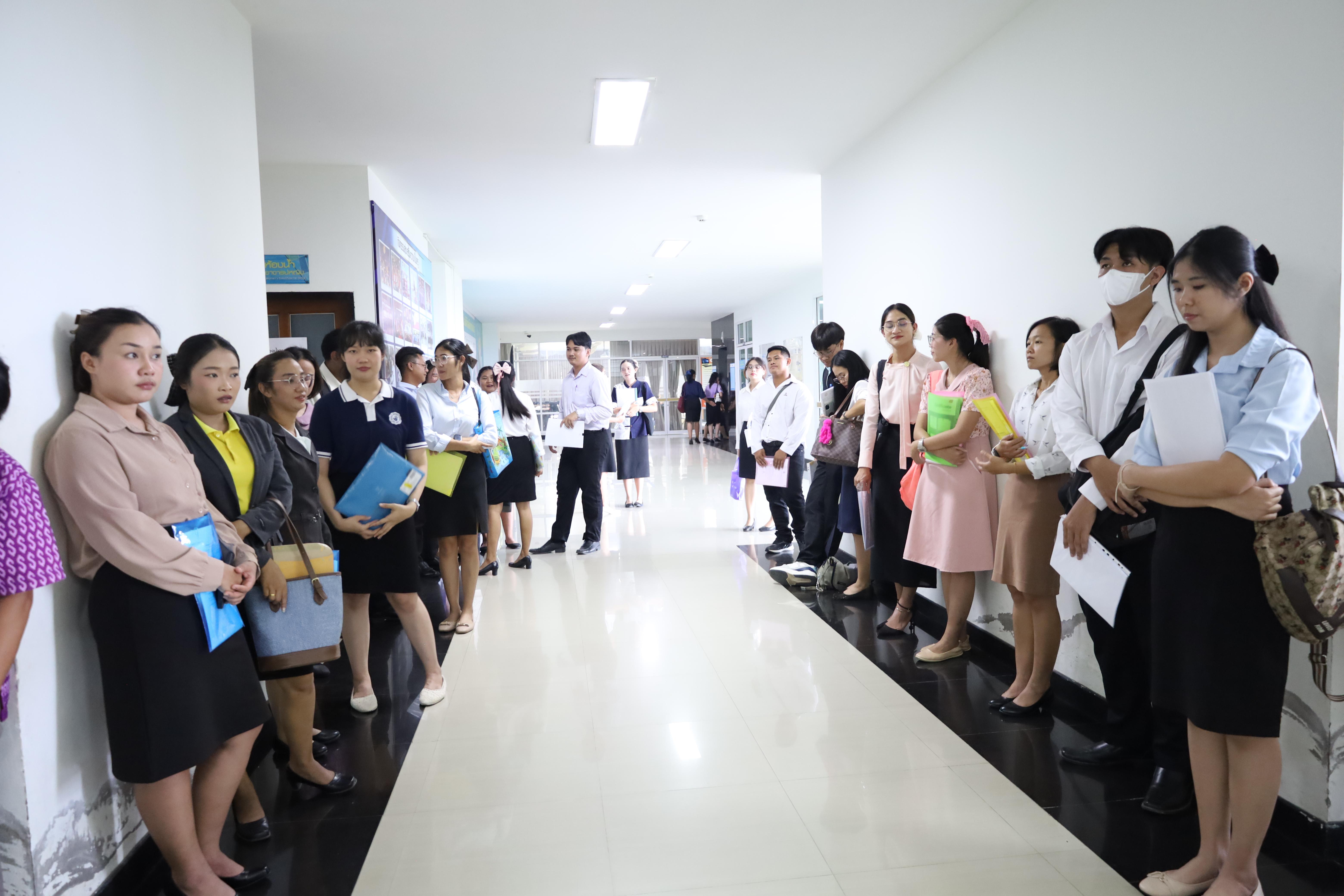 108. เมื่อวันที่ 23 สิงหาคม 2568 ผศ.ดร.ประจบ ขวัญมั่น คณบดีคณะครุศาสตร์พร้อมด้วยคณะผู้บริหาร คณะครุศาสตร์ ได้ลงพื้นที่ตรวจเยี่ยมการสอบคัดเลือกนักศึกษาเข้าศึกษาในหลักสูตรประกาศนียบัตรสาขาวิชาชีพครู ประจำปีการศึกษา 2568