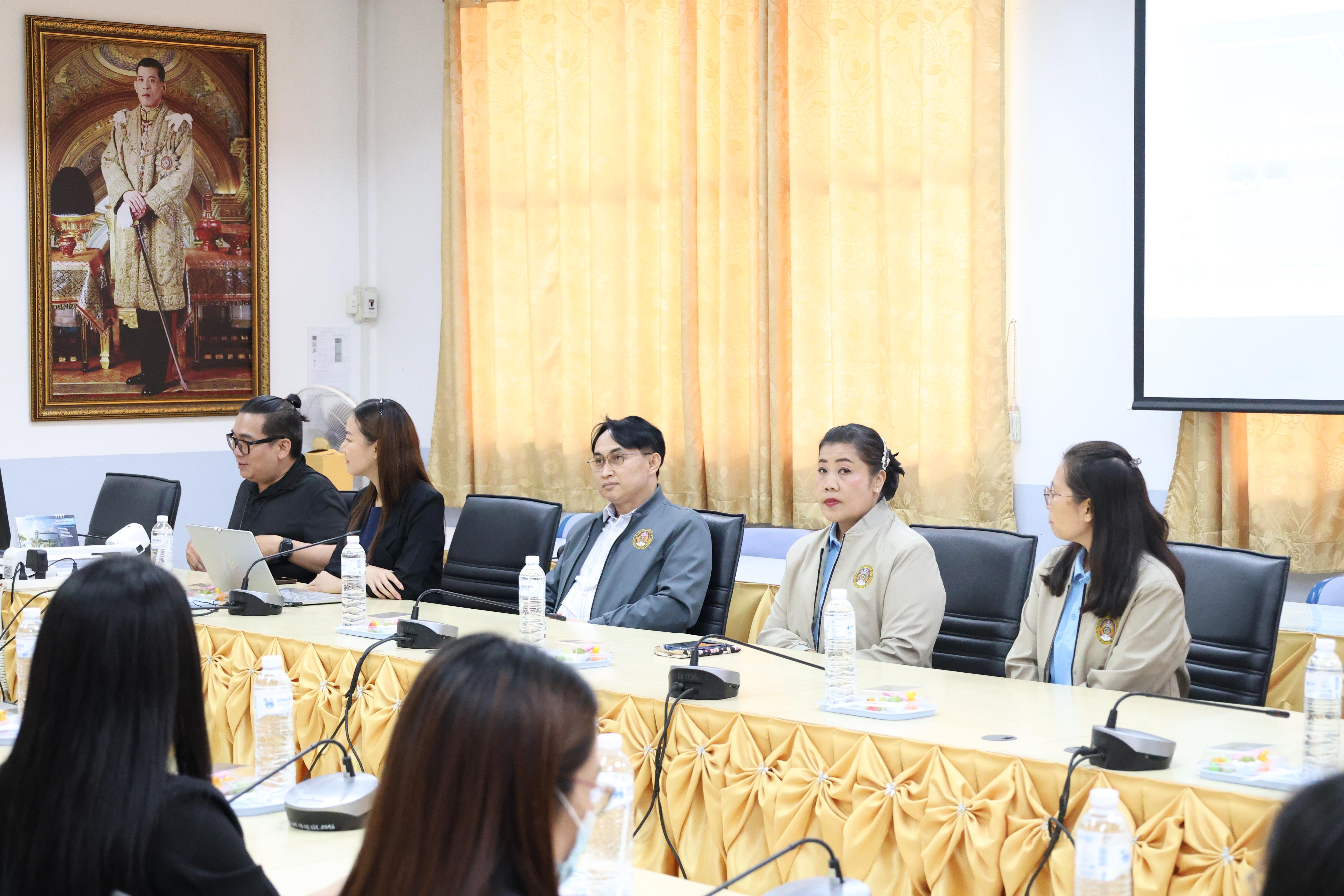 52. ครุศาสตร์ มรภ.กำแพงเพชร ร่วมแลกเปลี่ยนเรียนรู้ มรภ.เพชรบูรณ์ มุ่งยกระดับงานวิจัย นวัตกรรมอ่านออกเขียนได้ และพัฒนาโรงเรียน ตชด.