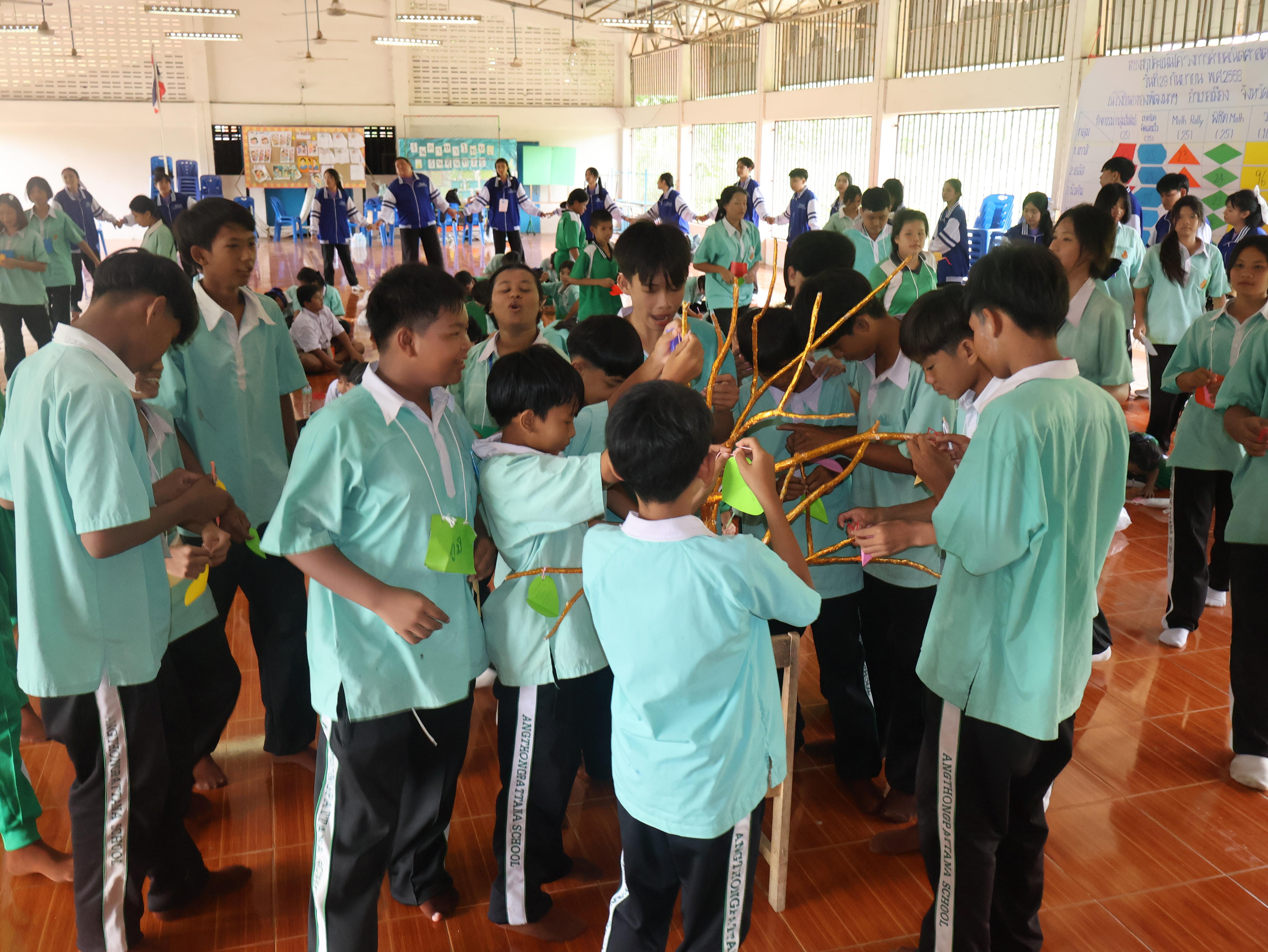 2. วันที่ 20 เดือนกันยายน พ.ศ.2568 อาจารย์และนักศึกษา โปรแกรมวิชาคณิตศาสตร์ คณะครุศาสตร์ มหาวิทยาลัยราชภัฏกำแพงเพชร ได้เข้าร่วม “ โครงการอบรมเชิงปฏิบัติการ ทักษะกระบวนการทางคณิตศาสตร์ ” ณ โรงเรียนบ้านตอรัง อำเภอไทรงาม จังหวัดกำแพงเพชร