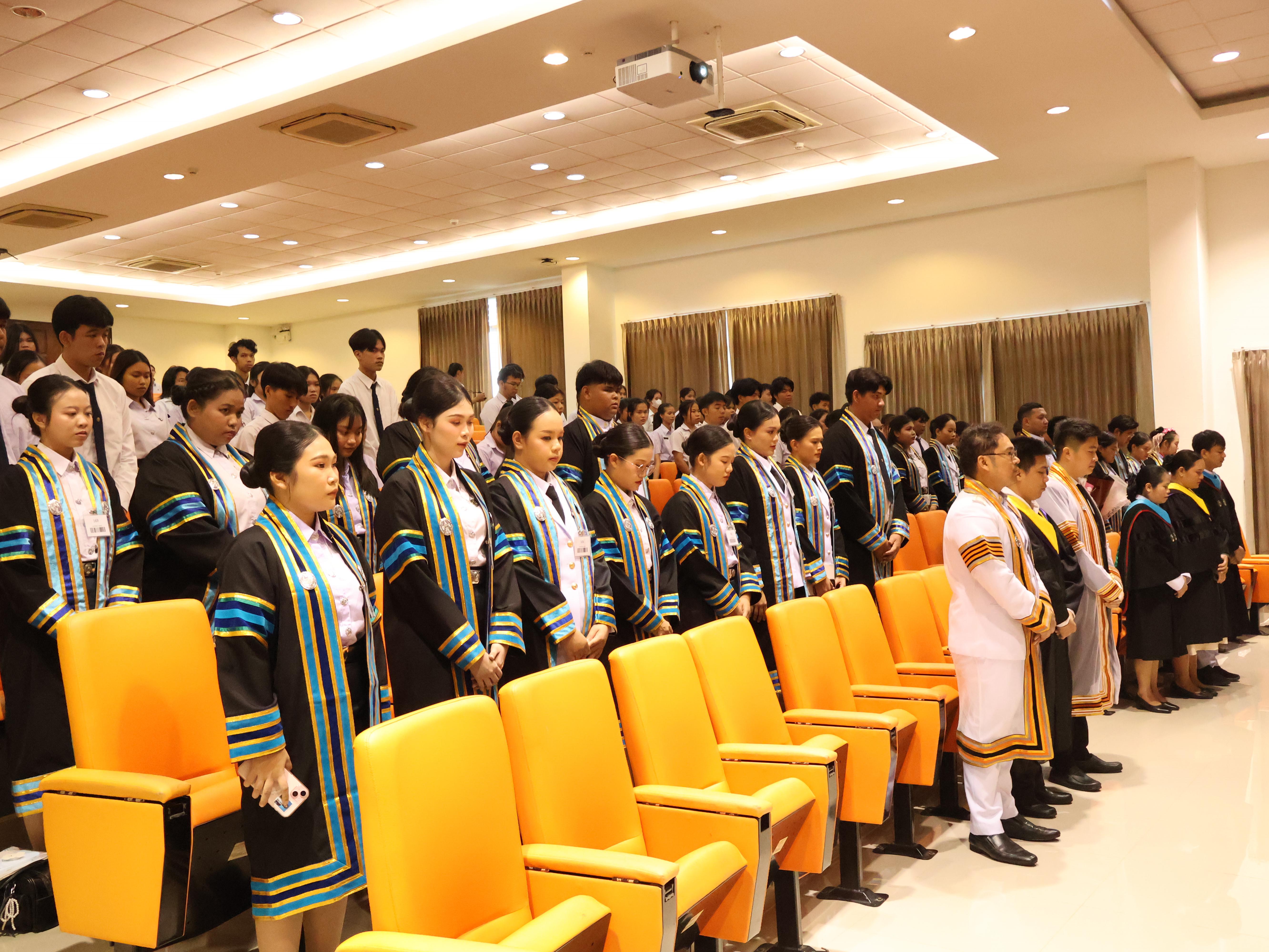 4. วันที่ 1 พฤศจิกายน พ.ศ. 2568 ร่วมแสดงความภาคภูมิใจและส่งต่อคำยินดีจากน้อง ๆ สู่รุ่นพี่ที่สำเร็จการศึกษาอย่างสมบูรณ์ บรรยากาศภายในงาน เต็มไปด้วยรอยยิ้ม และความอบอุ่นจากคณาจารย์ เพื่อนร่วมรุ่น และรุ่นน้องที่มาร่วมแสดงความยินดี ภายในงานมีการถ่ายภาพร่วมกัน