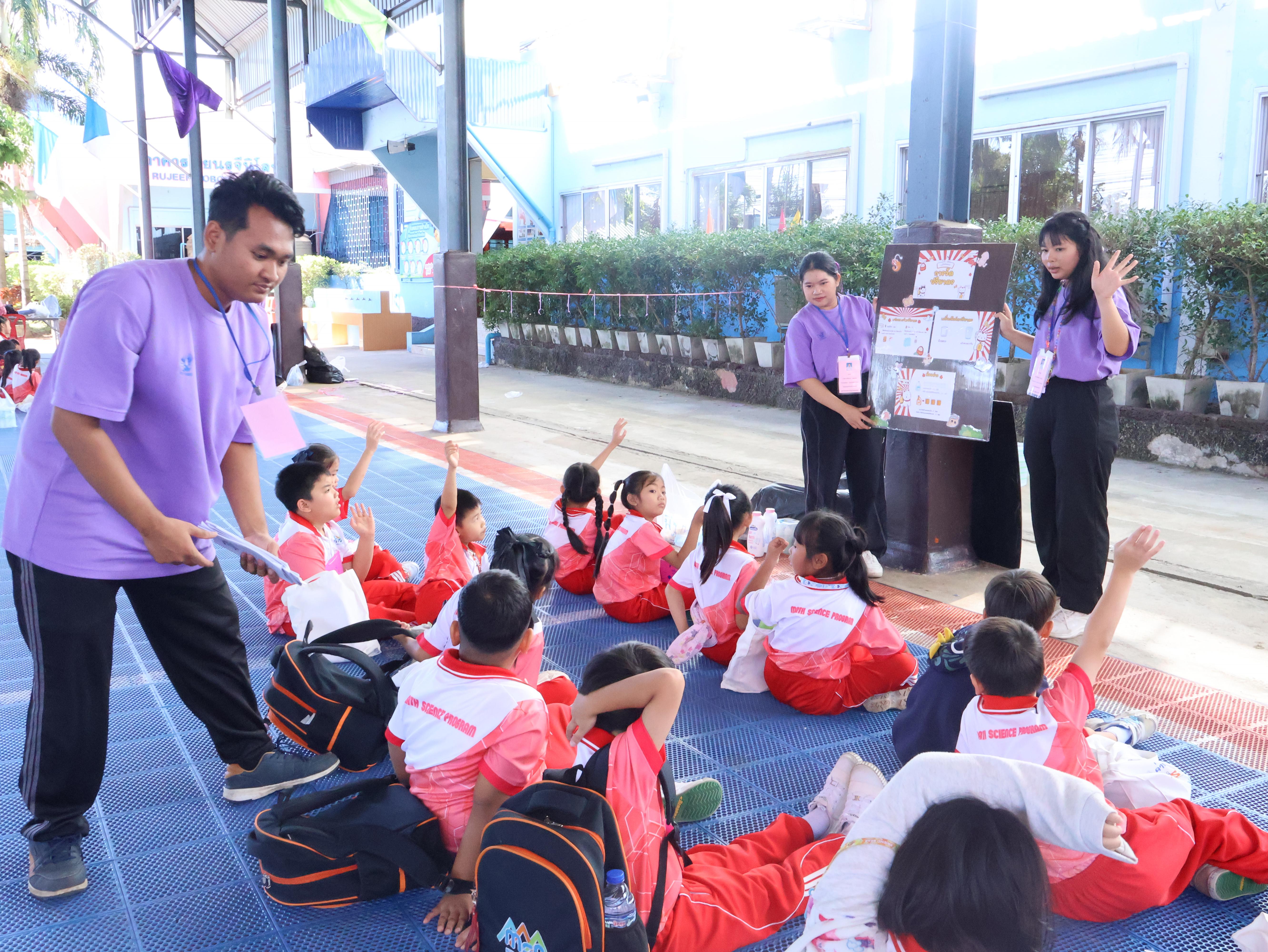 11. วันที่ 22-23 เเละวันที่ 29 เดือนพฤศจิกายน พ.ศ.2568 อาจารย์และนักศึกษา โปรแกรมวิชาคณิตศาสตร์ คณะครุศาสตร์ มหาวิทยาลัยราชภัฏกำแพงเพชร ได้รับเชิญเป็นวิทยากรจากกลุ่มสาระการเรียนรู้คณิตศาสตร์ โรงเรียนโรงเรียนอนุบาลกําแพงเพชร ได้จัดทำกิจกรรมค่าย Math Day Camp