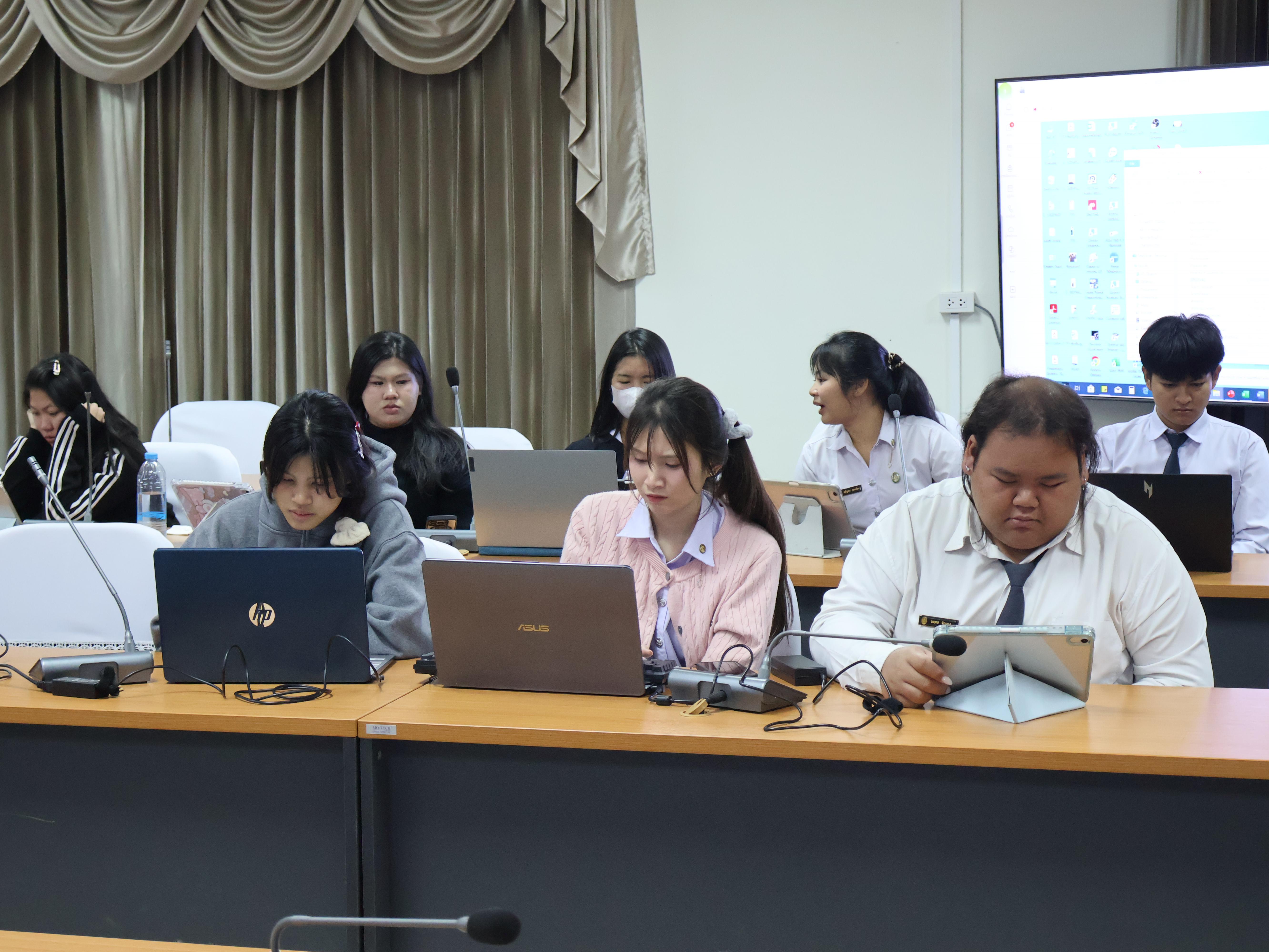 วันที่ 12 มกราคม 2569 และวันที่ 19 มกราคม 2569 โปรแกรมวิชาคณิตศาสตร์ได้เข้าร่วมโครงการ การพัฒนาทักษะการวิเคราะห์ข้อมูลสำหรับการวิจัยในชั้นเรียน และการเขียนบทความวิจัยสำหรับนักศึกษาครูคณิตศาสตร์ โดยมี รศ.ดร. ยุภาดี ปณะราช เป็นวิทยากรบรรยายในรูปแบบออนไลน์