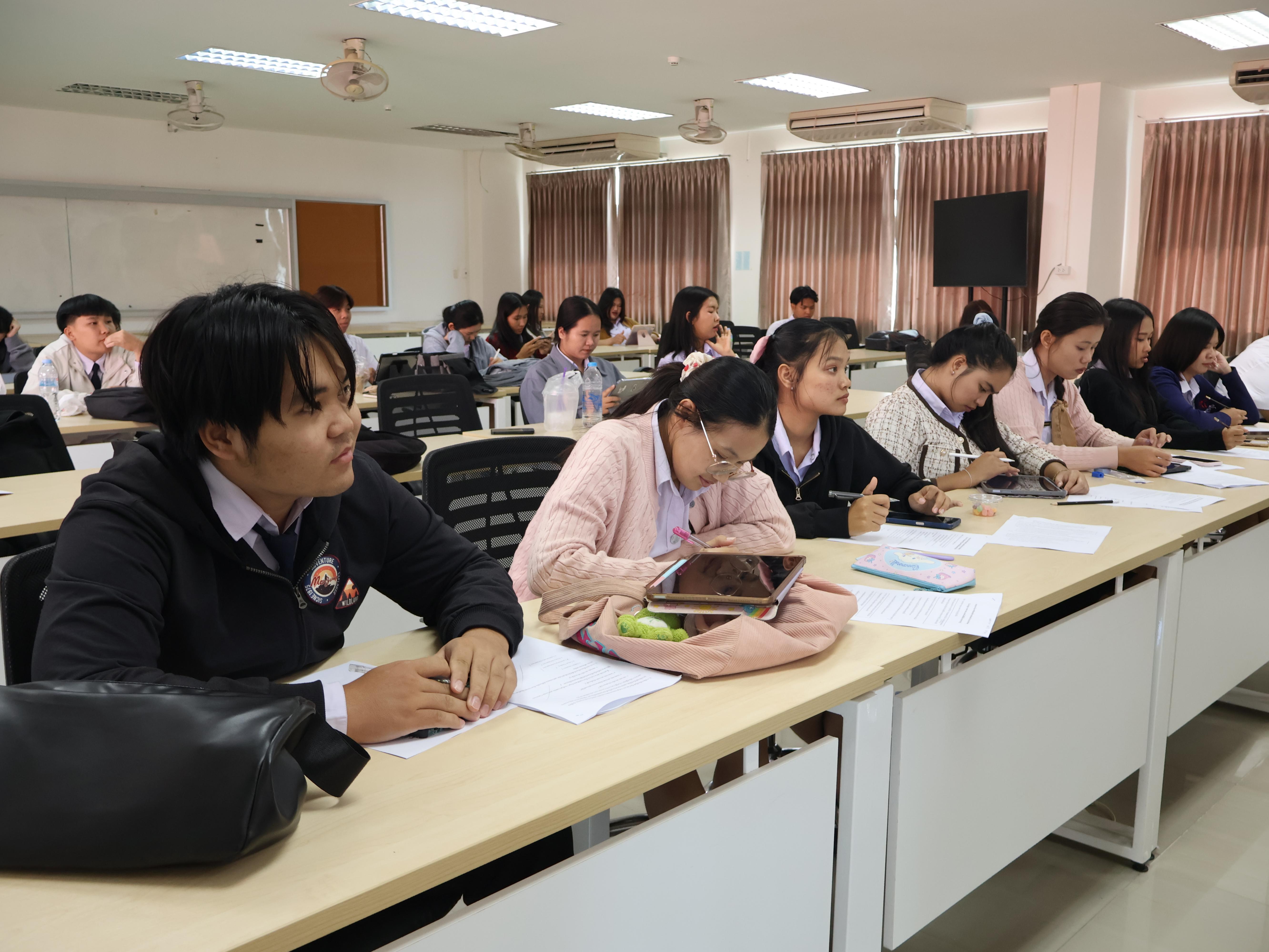 6. โปรแกรมวิชาคณิตศาสตร์ได้จัดโครงการพัฒนาคุณลักษณะบัณฑิต คณิตศาสตร์ “กิจกรรมเตรียมความพร้อมเพื่อการทดสอบและประเมินสมรรถนะทางวิชาชีพครู”