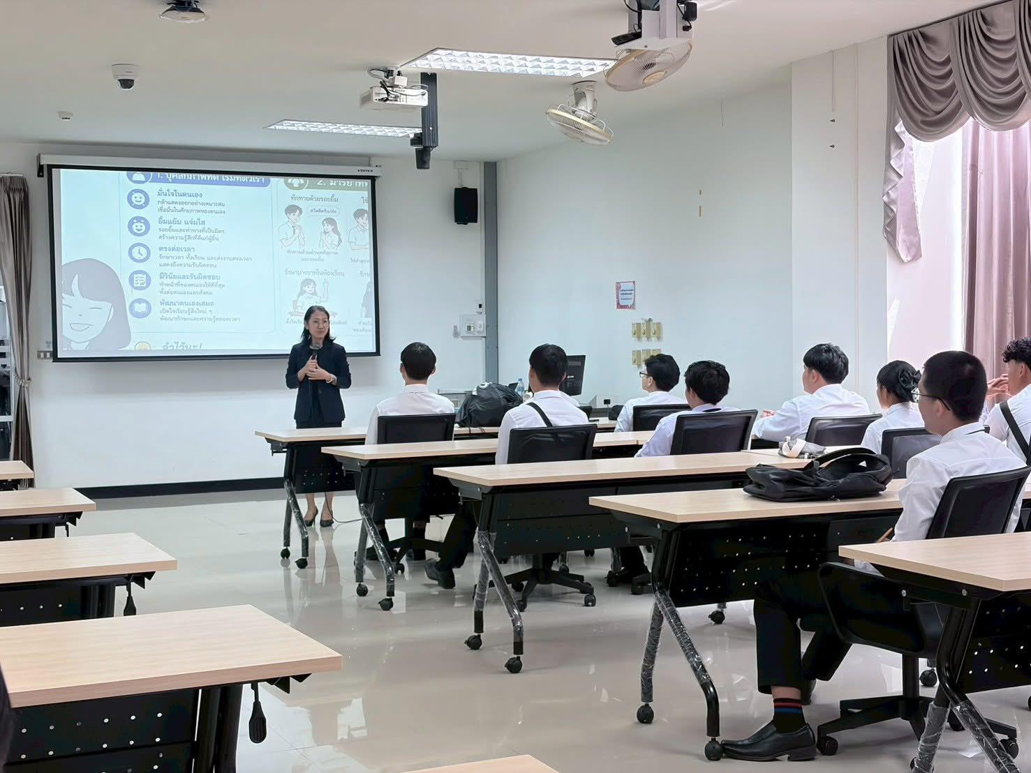 8. กิจกรรมพบนักศึกษาใหม่ ชั้นปีที่ 1 ประจำปีการศึกษา 2569