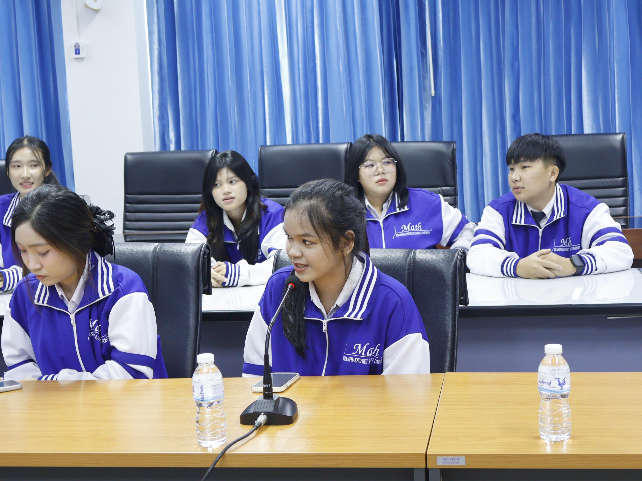 4. กิจกรรมศึกษาดูงานแนวทางการพัฒนาสมรรถนะนักศึกษาวิชาชีพครูคณิตศาสตร์