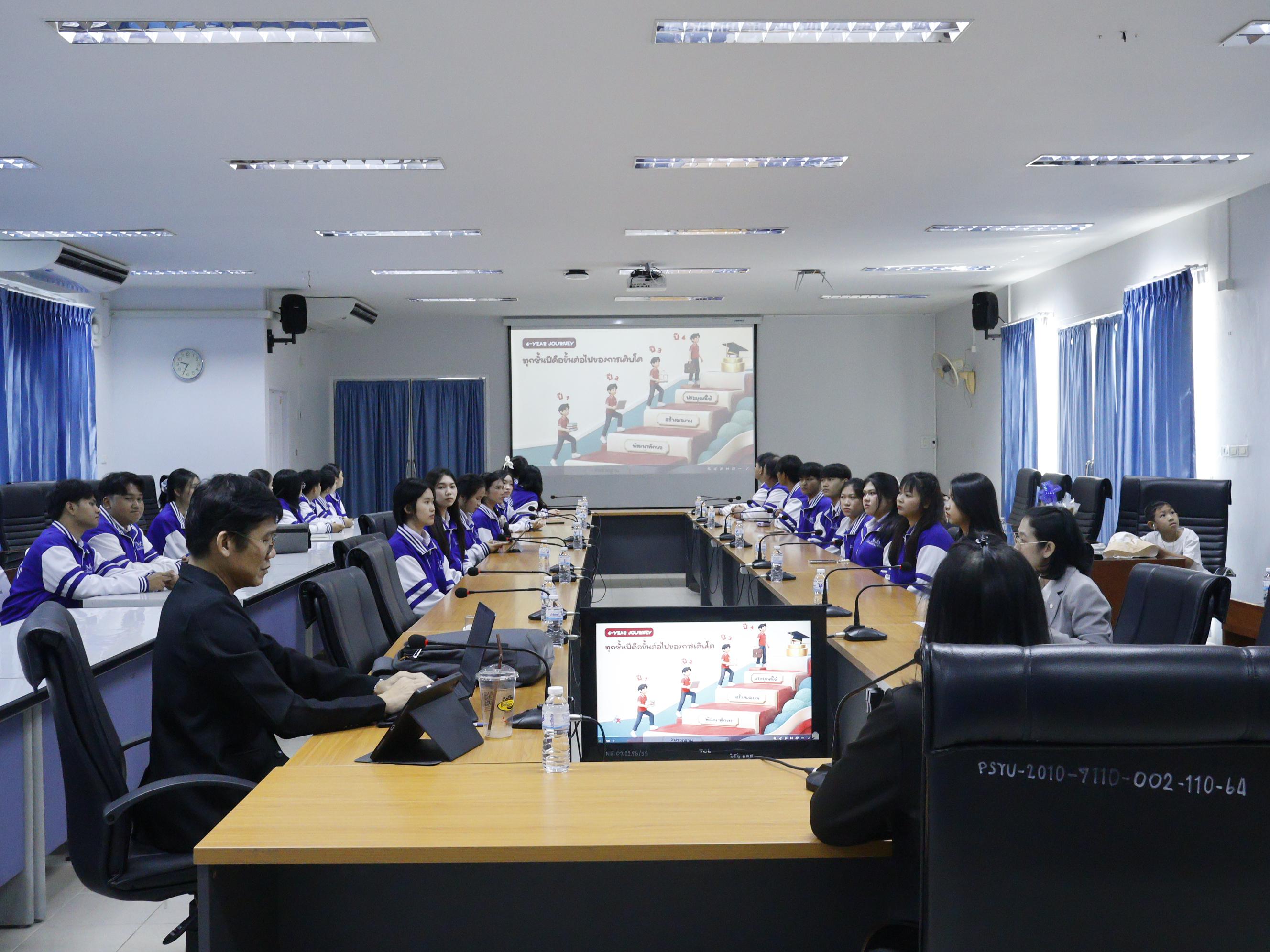 7. กิจกรรมศึกษาดูงานแนวทางการพัฒนาสมรรถนะนักศึกษาวิชาชีพครูคณิตศาสตร์
