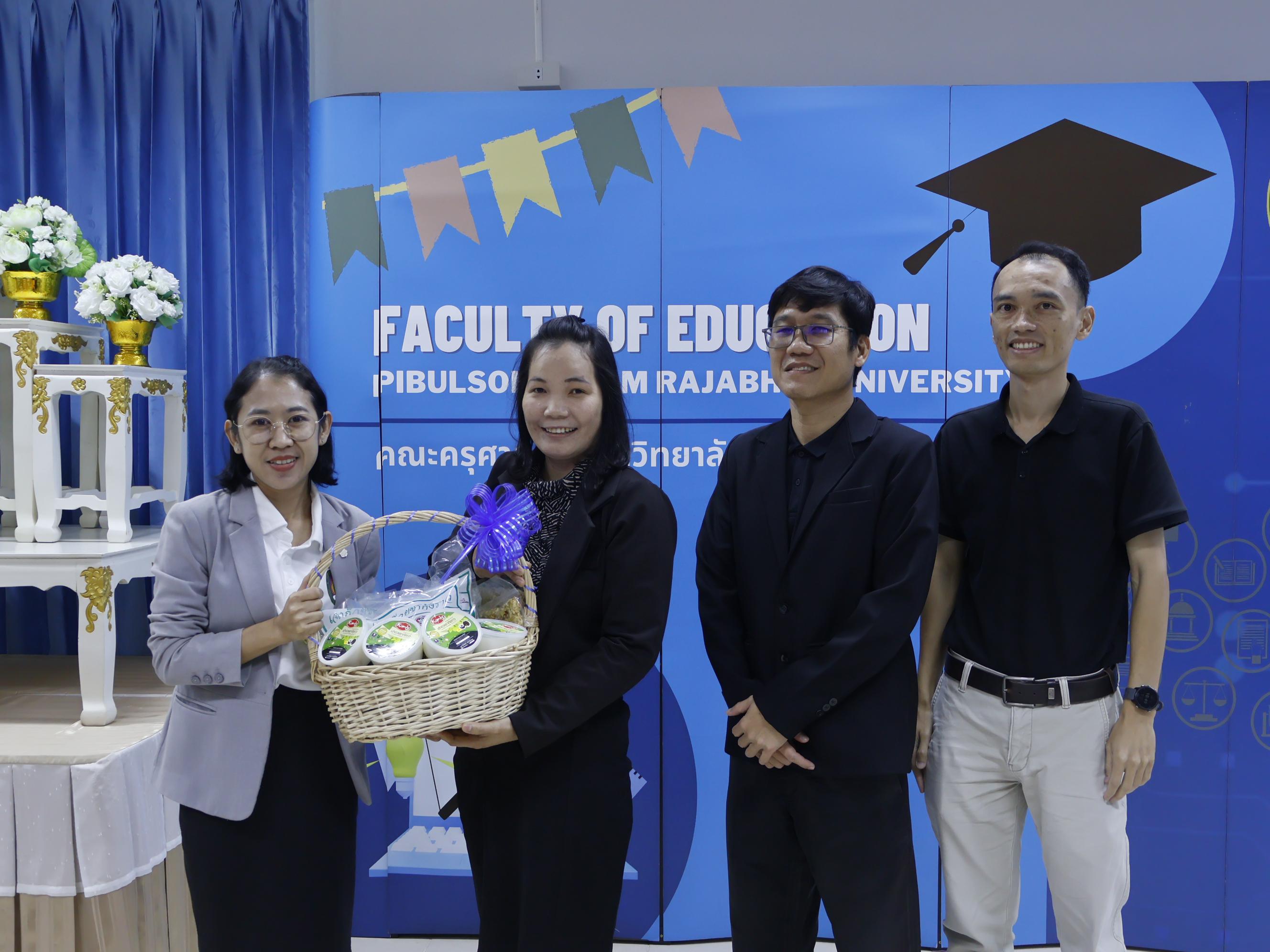 10. กิจกรรมศึกษาดูงานแนวทางการพัฒนาสมรรถนะนักศึกษาวิชาชีพครูคณิตศาสตร์