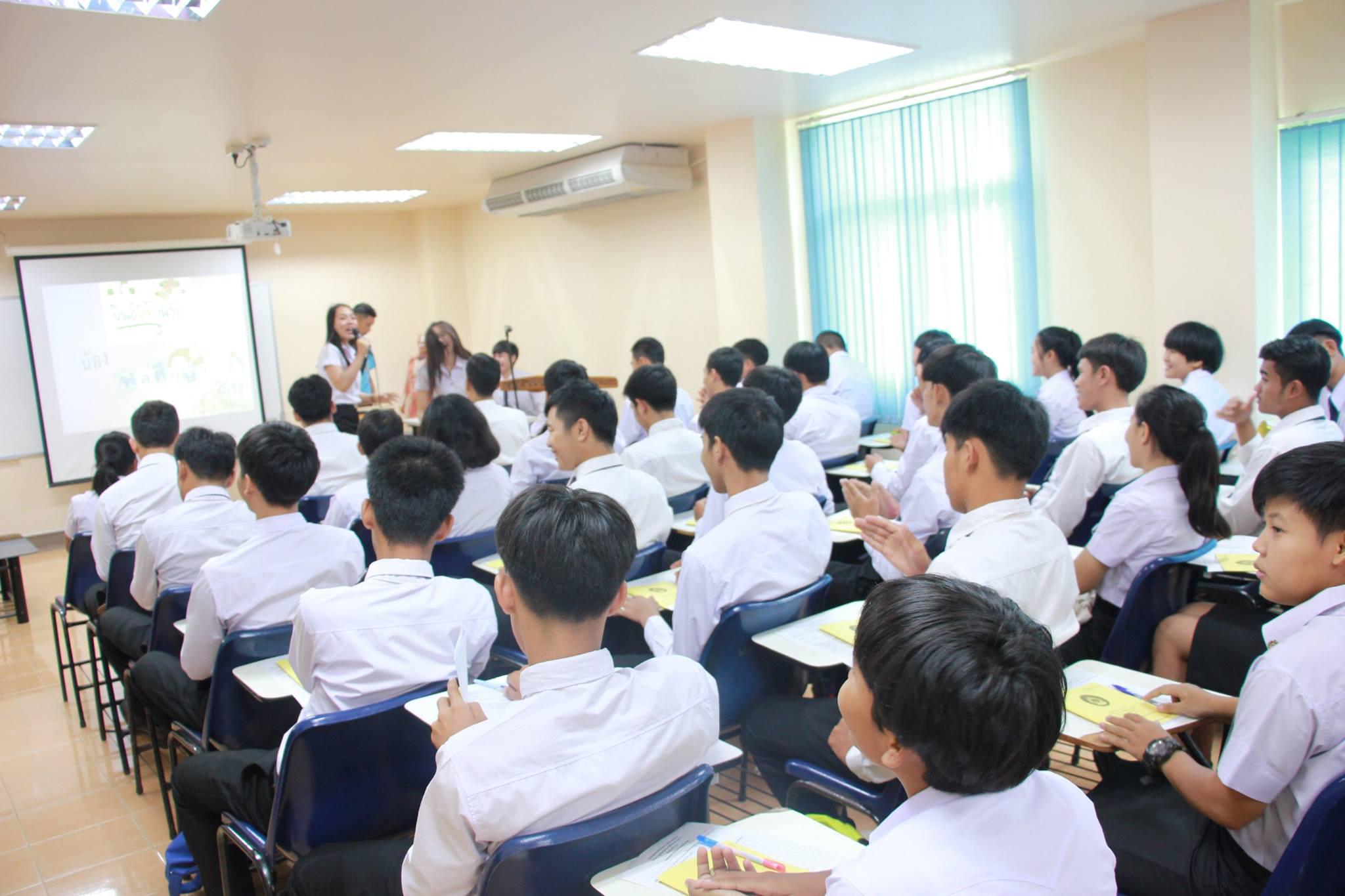 10. ปฐมนิเทศนักศึกษาใหม่โปรแกรมวิชาพลศึกษา คณะครุศาสตร์ วันที่ 28 มิถุนายน 2560