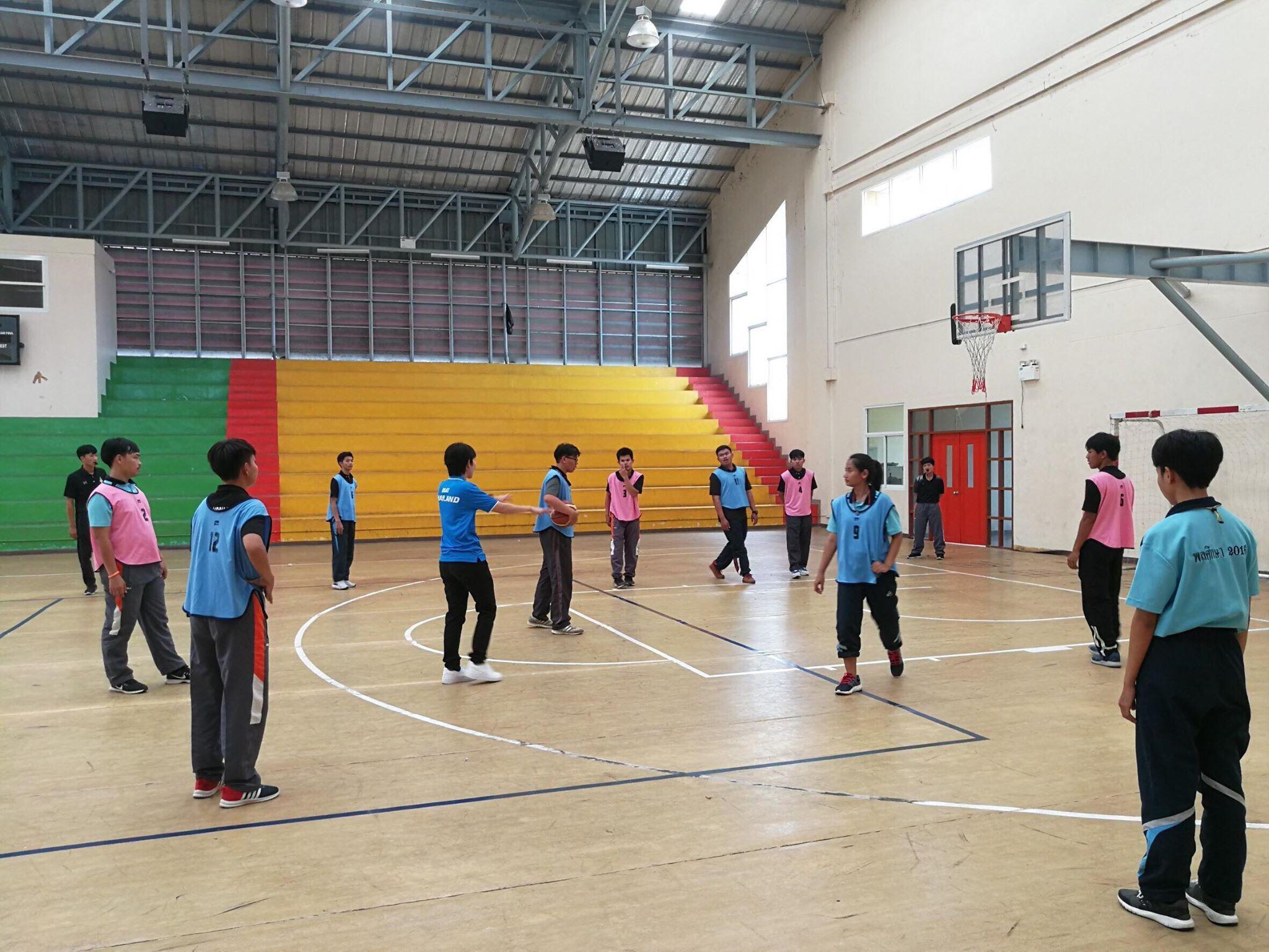 4. โครงการอบรมผู้ตัดสินบาสเกตบอล ของนักศึกษาชั้นปีที่ 3 โปรแกรมวิชาพลศึกษา ณ โรงยิม ชั้น 3