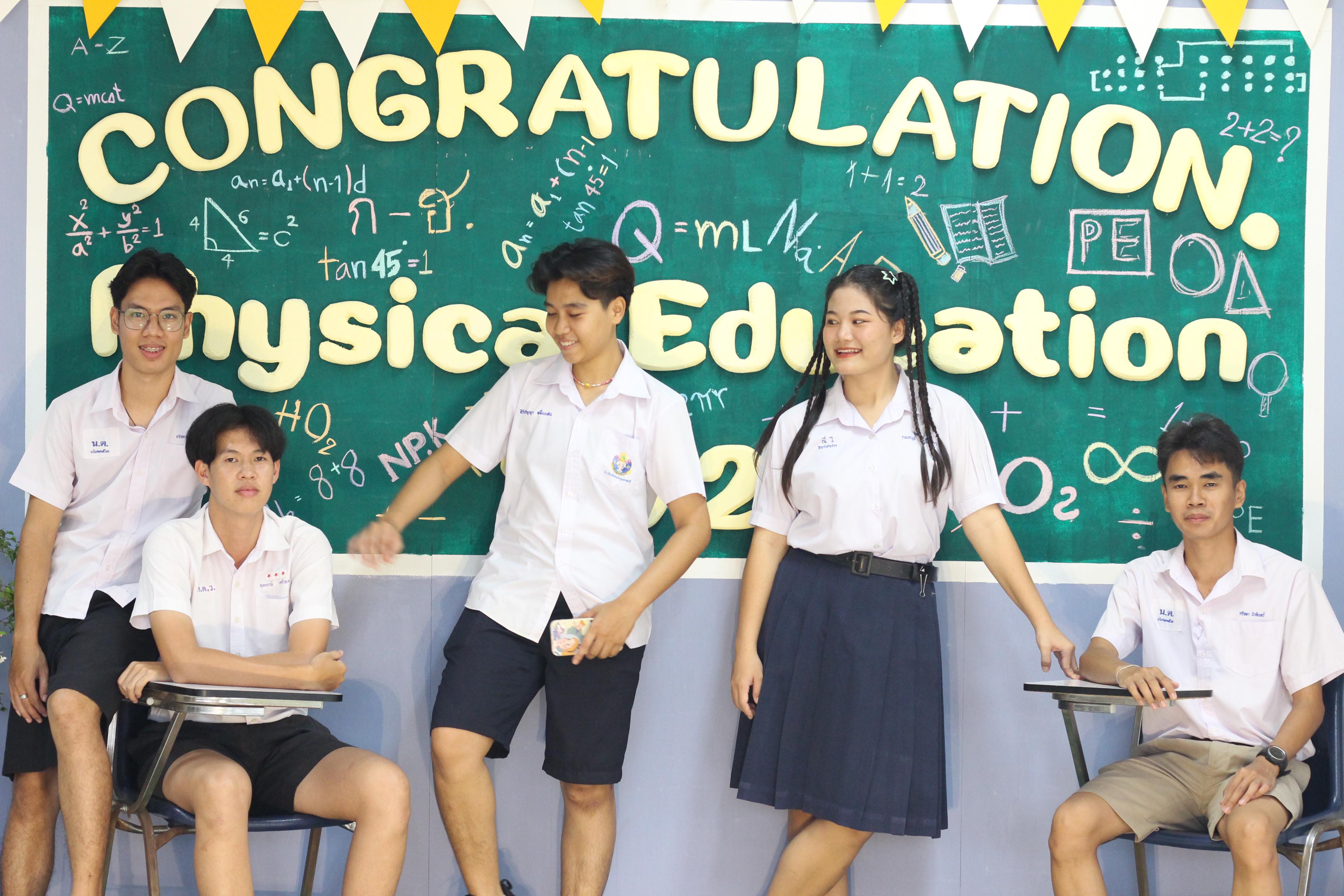 275. วันที่ 17 มีนาคม 2567 ที่ผ่านมา โปรแกรมวิชาพลศึกษา ได้จัดกิจกรรมแสดงความยินดีกับนักศึกษา ชั้นปีที่ 4 (รหัส 63) 