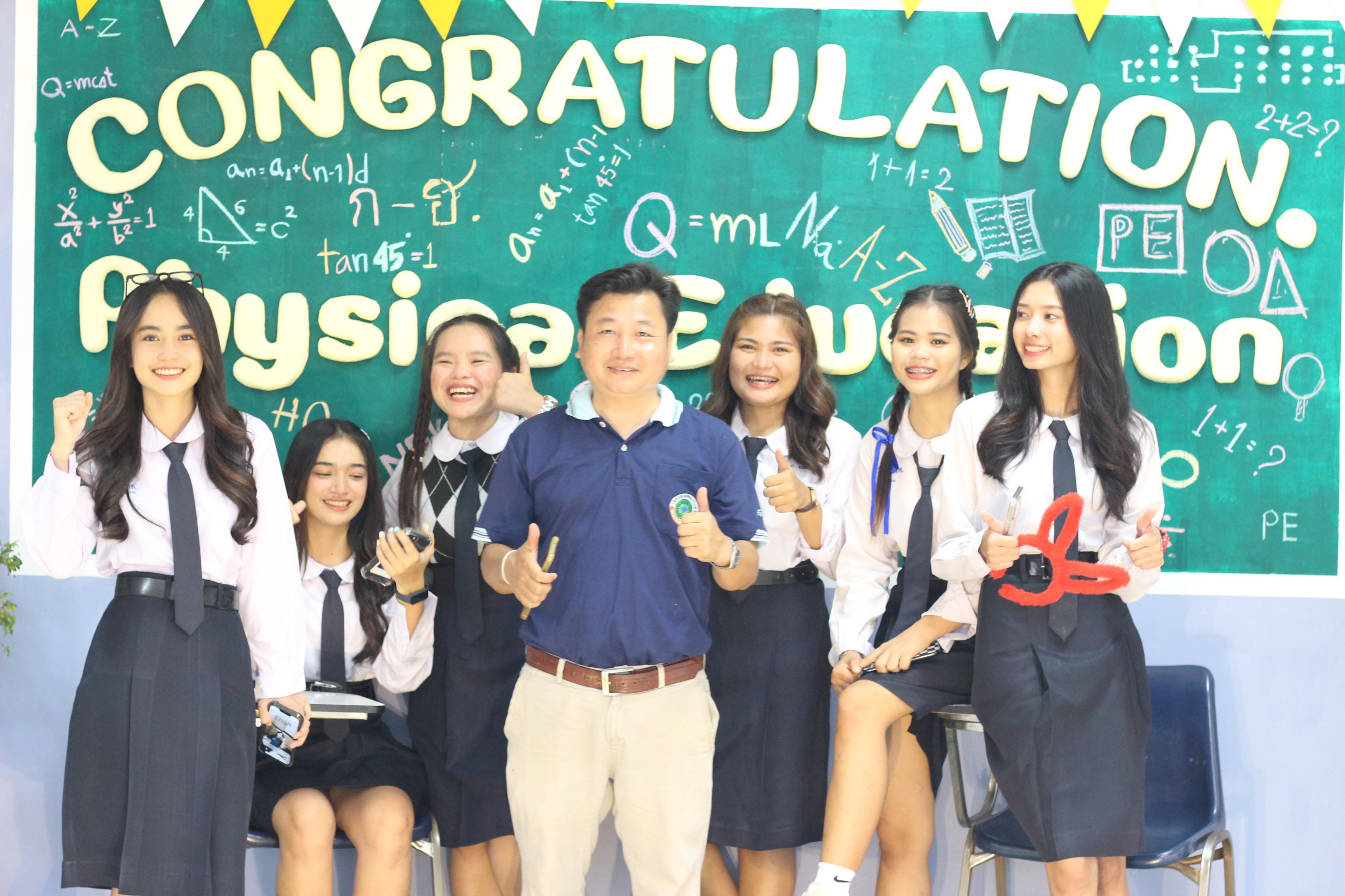 299. วันที่ 17 มีนาคม 2567 ที่ผ่านมา โปรแกรมวิชาพลศึกษา ได้จัดกิจกรรมแสดงความยินดีกับนักศึกษา ชั้นปีที่ 4 (รหัส 63) 