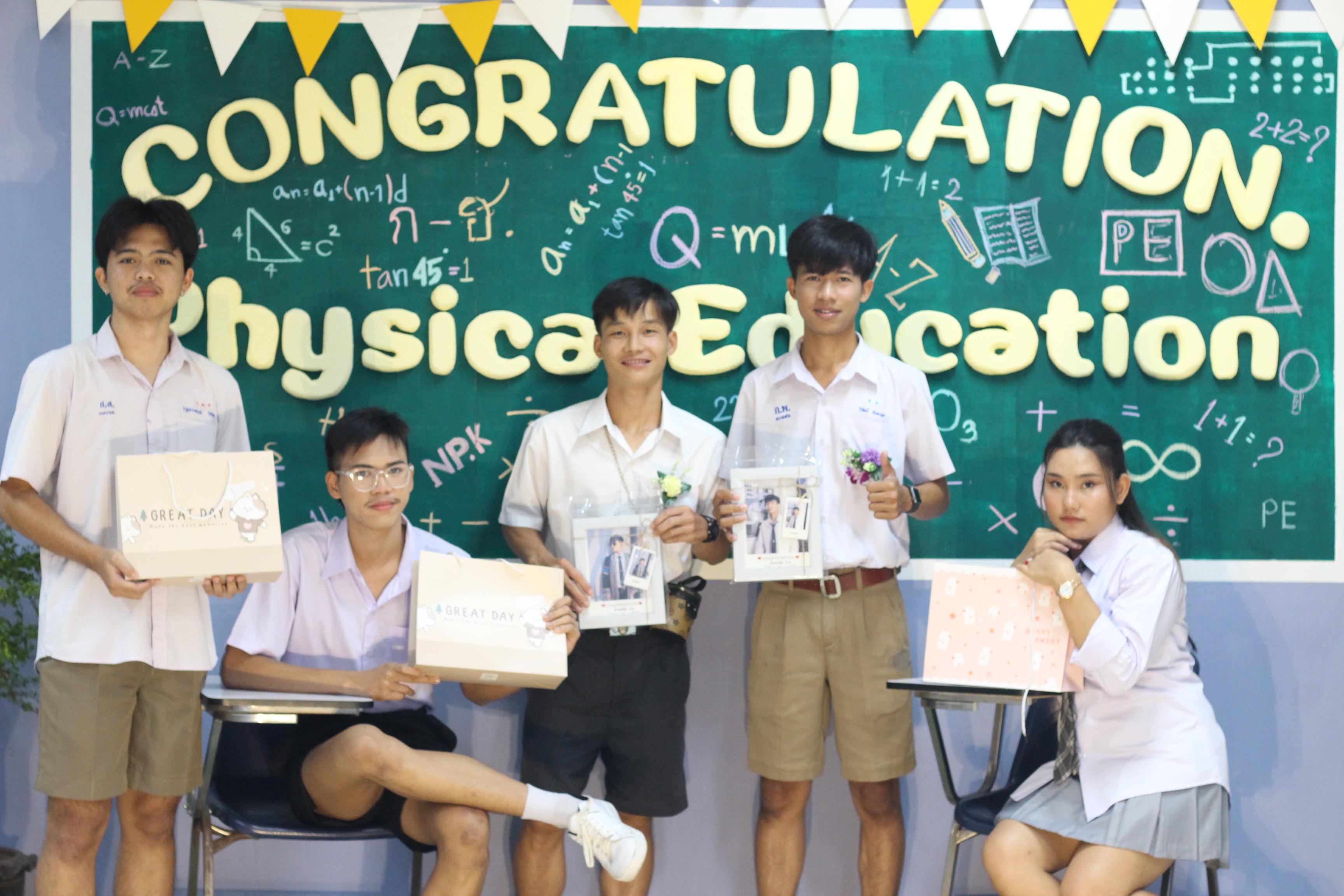 498. วันที่ 17 มีนาคม 2567 ที่ผ่านมา โปรแกรมวิชาพลศึกษา ได้จัดกิจกรรมแสดงความยินดีกับนักศึกษา ชั้นปีที่ 4 (รหัส 63) 