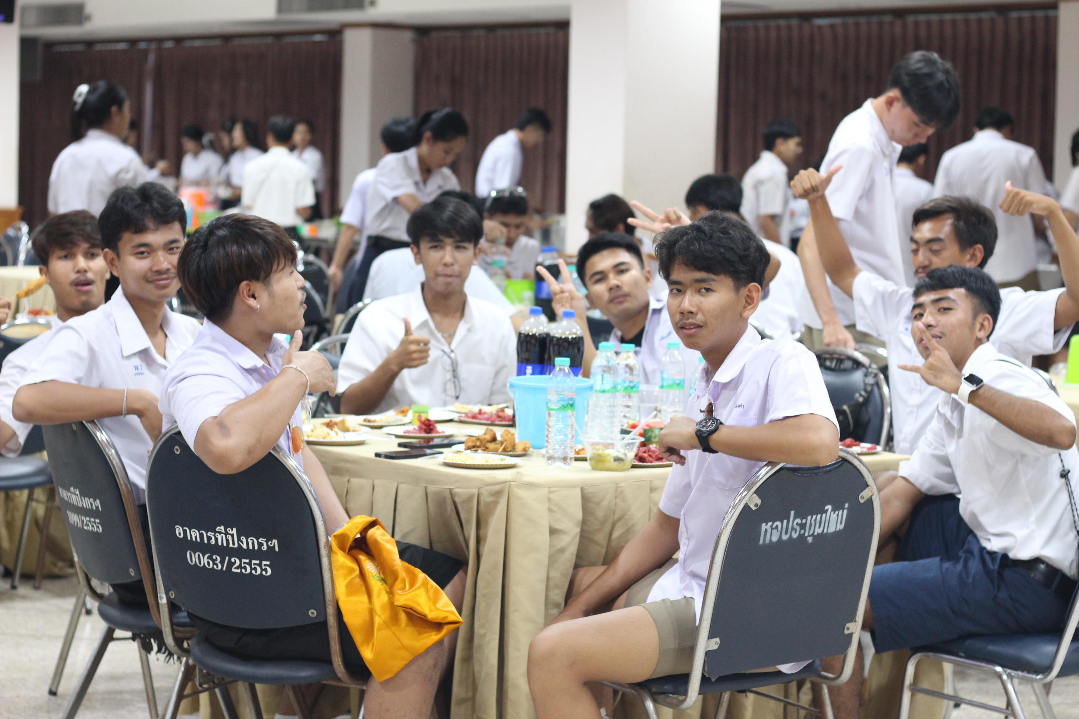 521. วันที่ 17 มีนาคม 2567 ที่ผ่านมา โปรแกรมวิชาพลศึกษา ได้จัดกิจกรรมแสดงความยินดีกับนักศึกษา ชั้นปีที่ 4 (รหัส 63) 