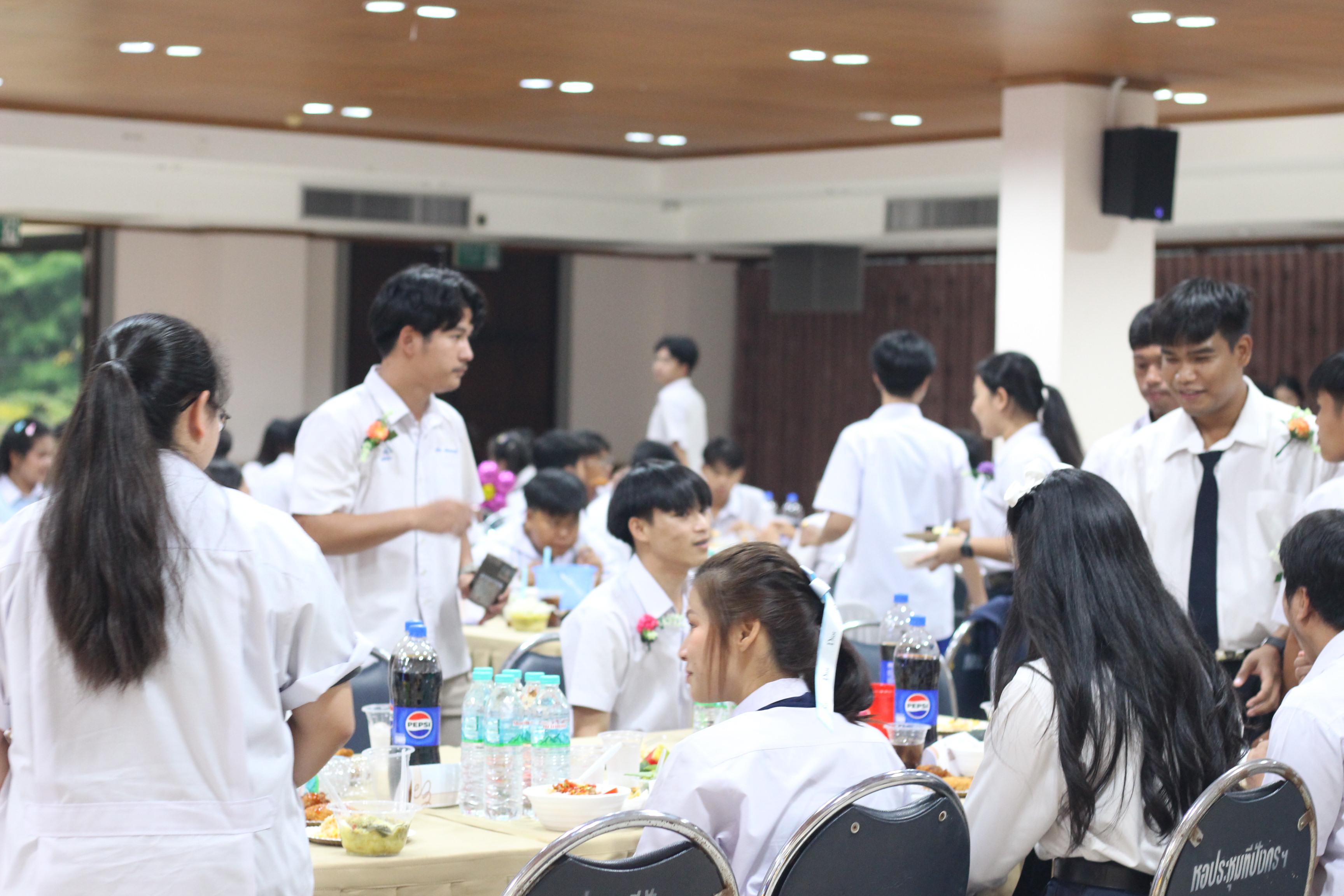 522. วันที่ 17 มีนาคม 2567 ที่ผ่านมา โปรแกรมวิชาพลศึกษา ได้จัดกิจกรรมแสดงความยินดีกับนักศึกษา ชั้นปีที่ 4 (รหัส 63) 