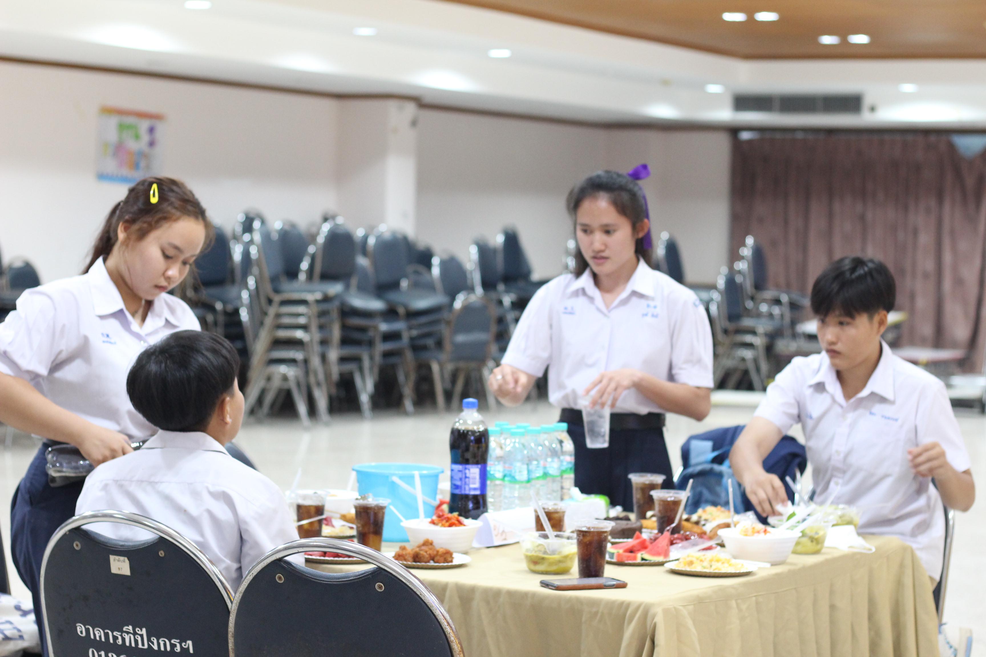 526. วันที่ 17 มีนาคม 2567 ที่ผ่านมา โปรแกรมวิชาพลศึกษา ได้จัดกิจกรรมแสดงความยินดีกับนักศึกษา ชั้นปีที่ 4 (รหัส 63) 