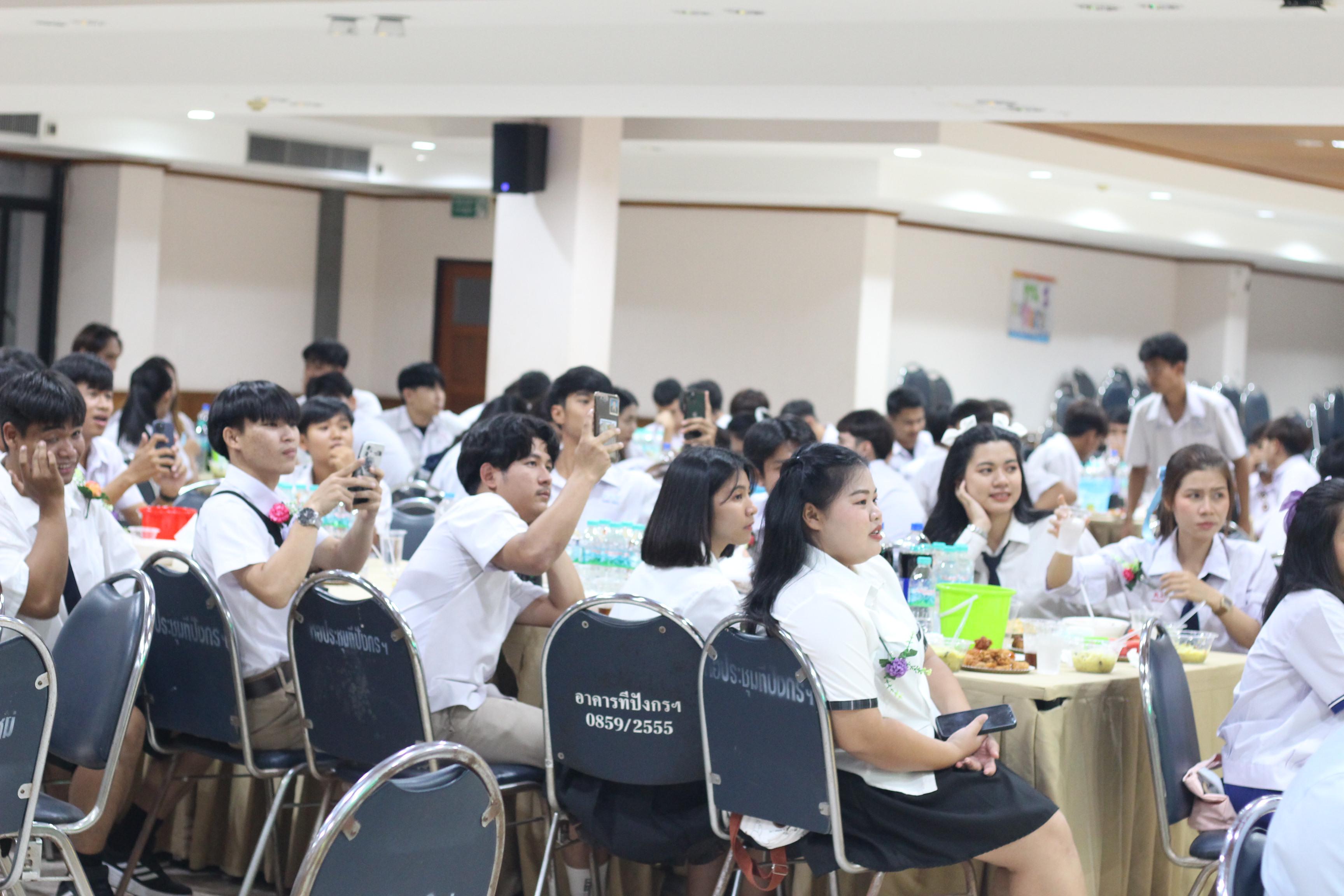 569. วันที่ 17 มีนาคม 2567 ที่ผ่านมา โปรแกรมวิชาพลศึกษา ได้จัดกิจกรรมแสดงความยินดีกับนักศึกษา ชั้นปีที่ 4 (รหัส 63) 