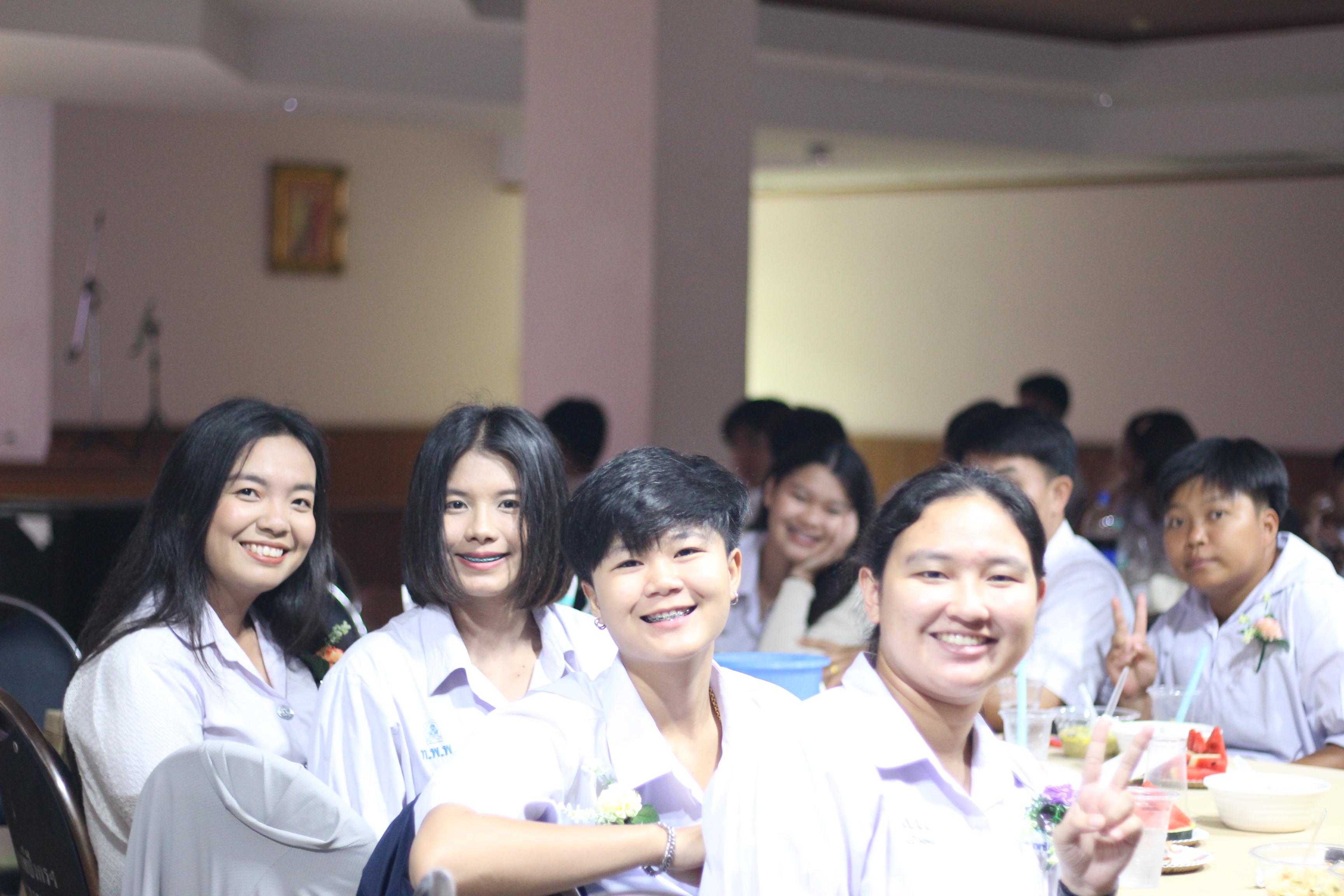 734. วันที่ 17 มีนาคม 2567 ที่ผ่านมา โปรแกรมวิชาพลศึกษา ได้จัดกิจกรรมแสดงความยินดีกับนักศึกษา ชั้นปีที่ 4 (รหัส 63) 