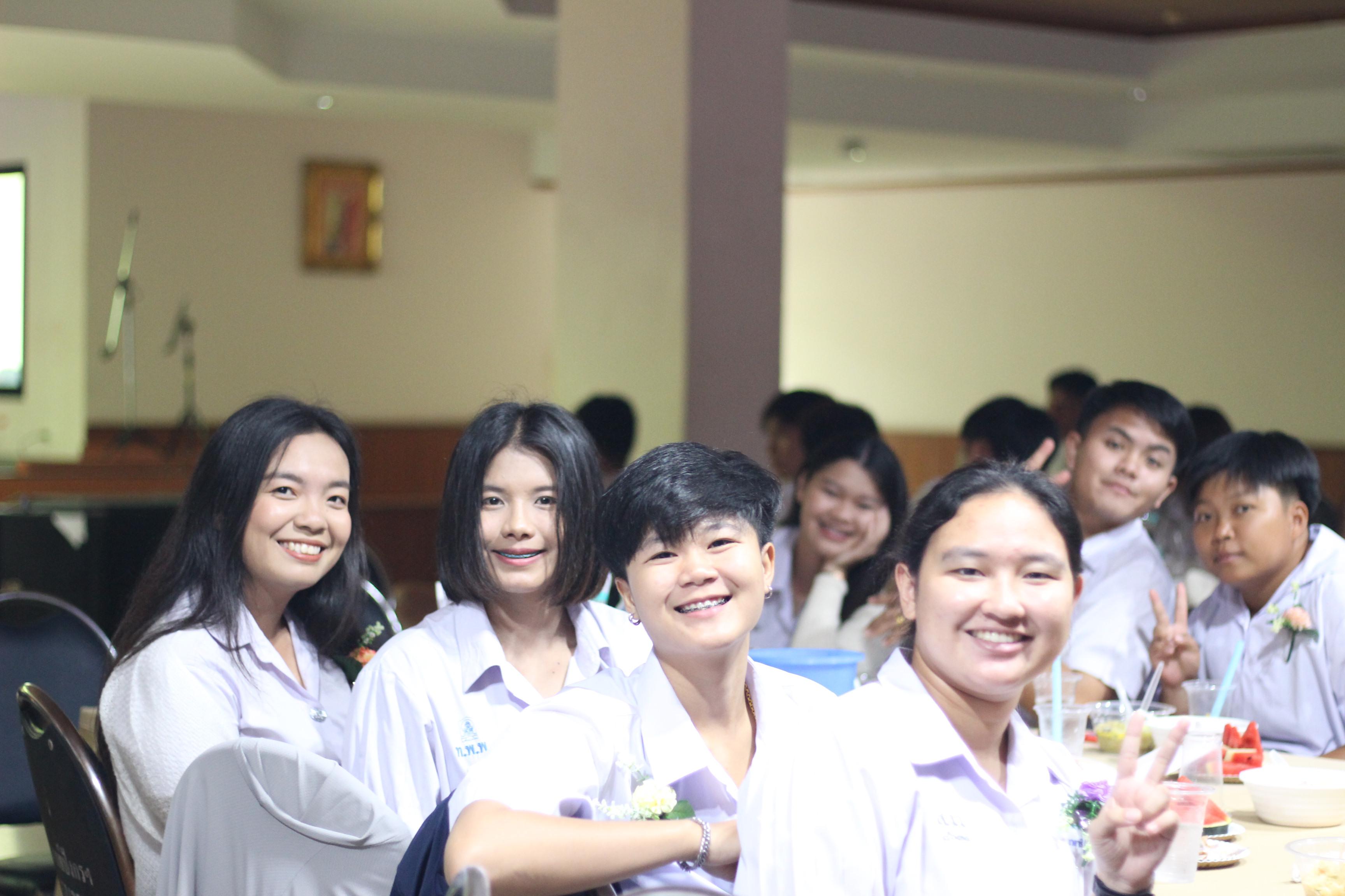 735. วันที่ 17 มีนาคม 2567 ที่ผ่านมา โปรแกรมวิชาพลศึกษา ได้จัดกิจกรรมแสดงความยินดีกับนักศึกษา ชั้นปีที่ 4 (รหัส 63) 