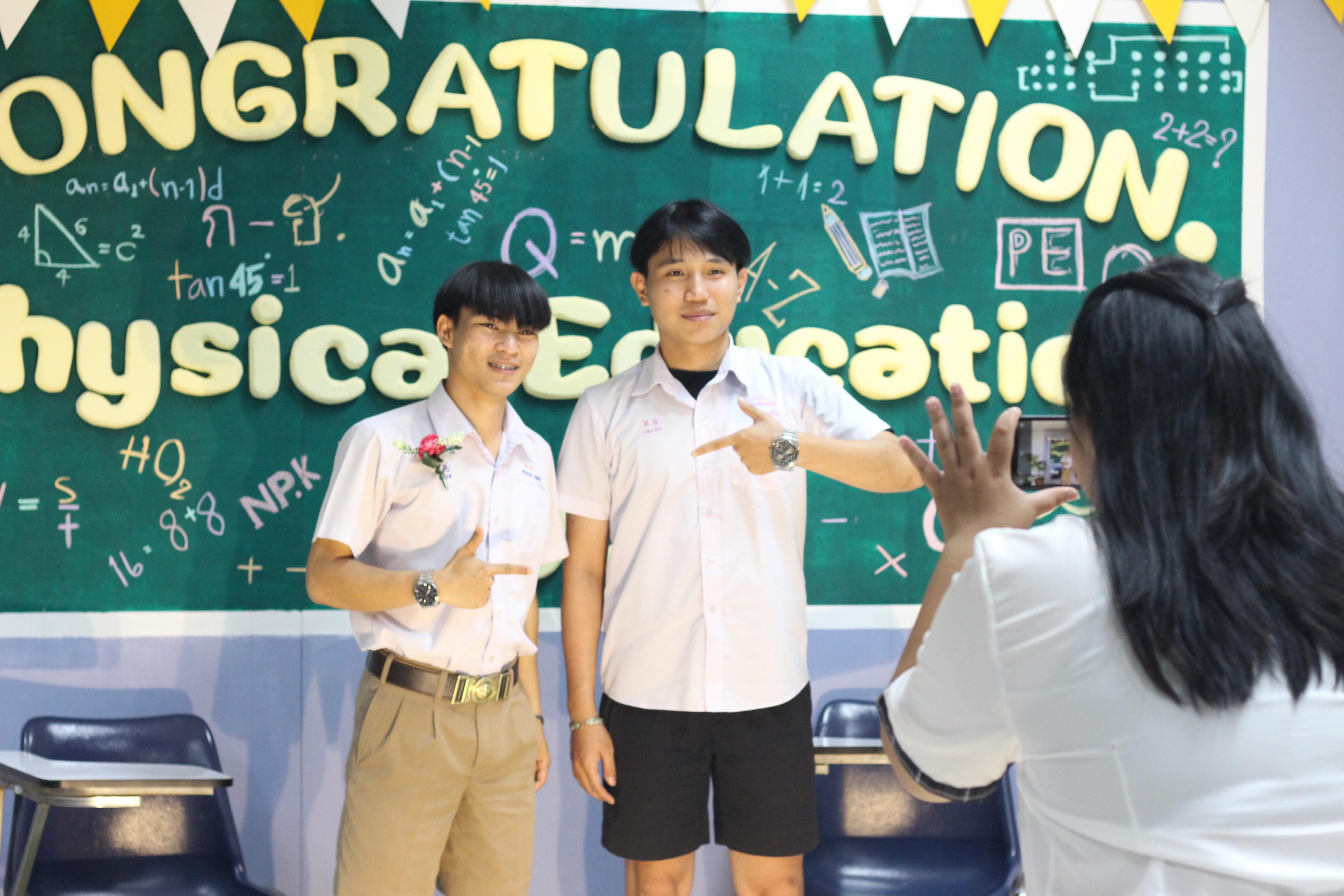790. วันที่ 17 มีนาคม 2567 ที่ผ่านมา โปรแกรมวิชาพลศึกษา ได้จัดกิจกรรมแสดงความยินดีกับนักศึกษา ชั้นปีที่ 4 (รหัส 63) 