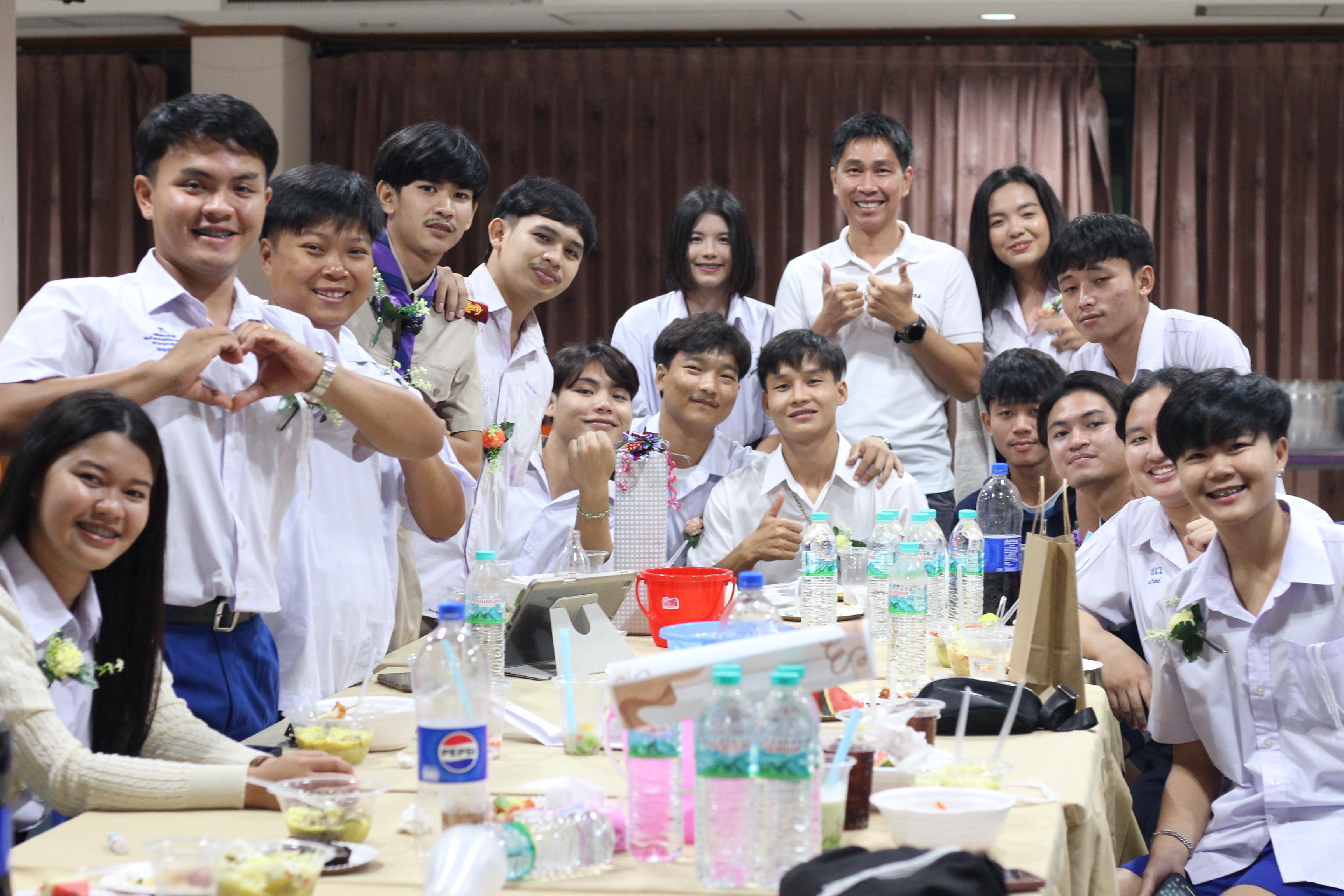 835. วันที่ 17 มีนาคม 2567 ที่ผ่านมา โปรแกรมวิชาพลศึกษา ได้จัดกิจกรรมแสดงความยินดีกับนักศึกษา ชั้นปีที่ 4 (รหัส 63) 