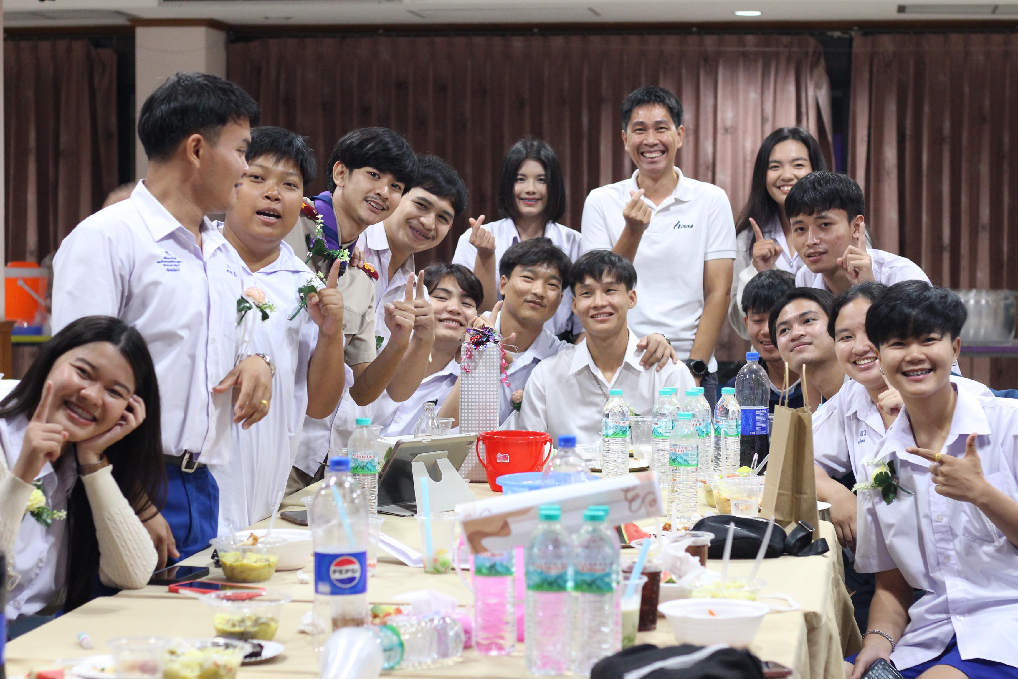 839. วันที่ 17 มีนาคม 2567 ที่ผ่านมา โปรแกรมวิชาพลศึกษา ได้จัดกิจกรรมแสดงความยินดีกับนักศึกษา ชั้นปีที่ 4 (รหัส 63) 