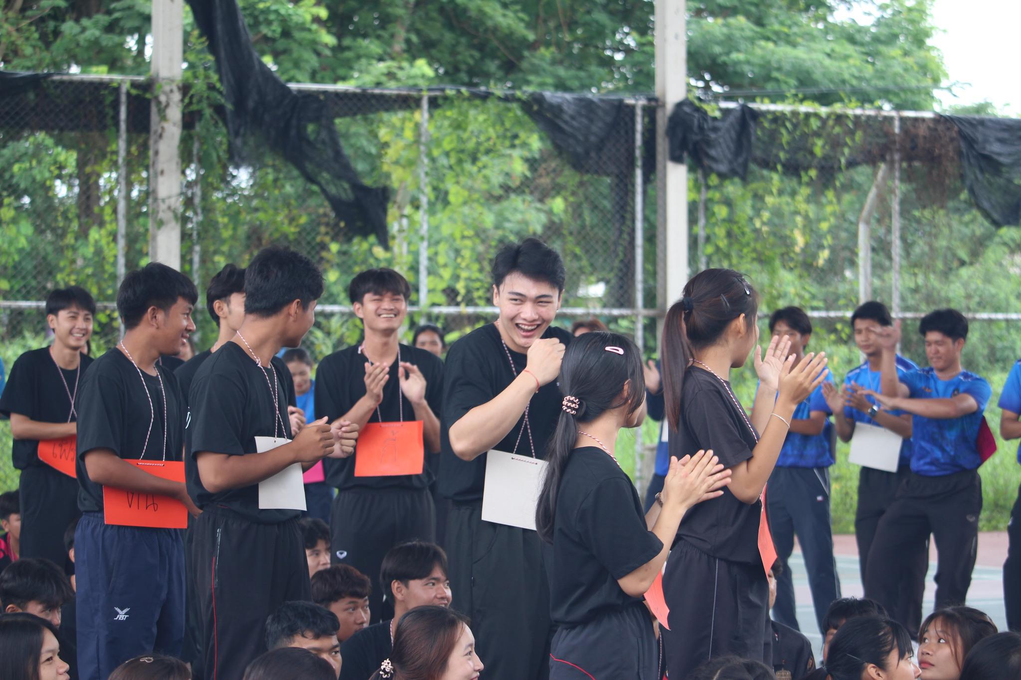 165. กิจกรรมปฐมนิเทศ พลศึกษา'67 วันที่ 2 (9-06-67) วันนี้เป็นกิจกรรม Walk Rally พี่พาน้องเดินชมมหาวิทยาลัย เพื่อเป็นการทำความรูัจักตึกต่างๆ ในมหาวิทยาลัย....