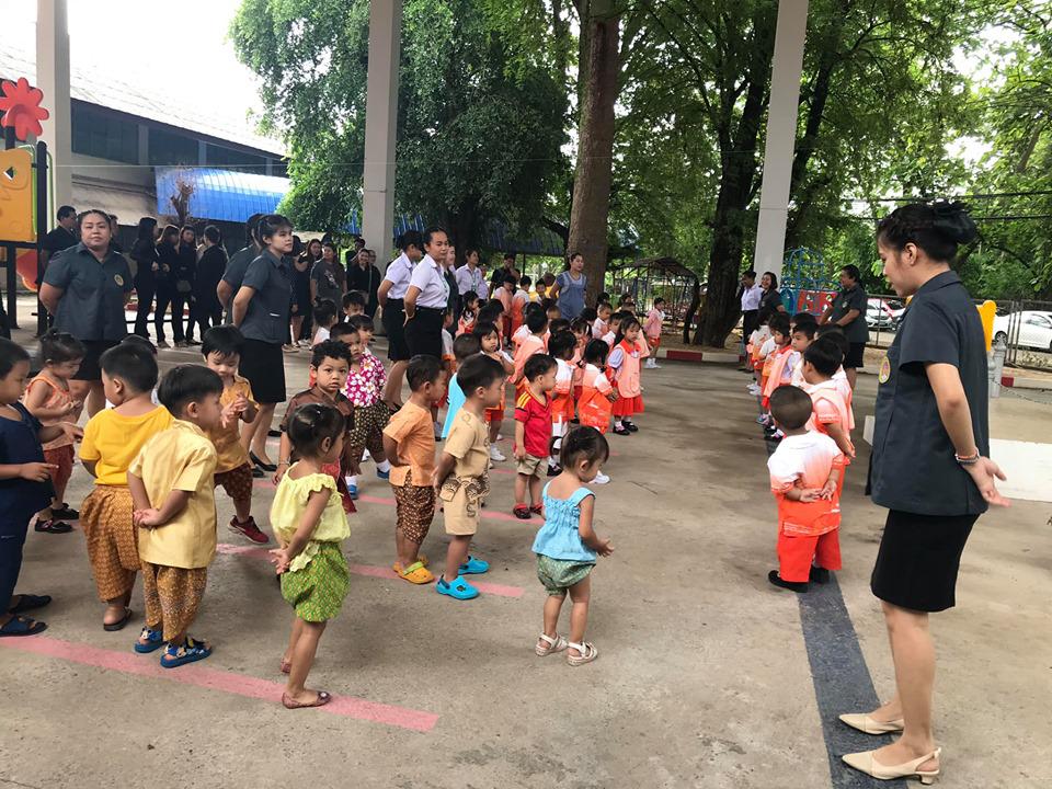 10. วันที่ 31 พ.ค.62 ดร.วรพรรณ ขาวประทุม ผอ.โรงเรียนอนุบาลราชภัฏกำแพงเพชร พร้อมอาจารย์ ร่วมต้อนรับคณะศึกษาดูงานจากศูนย์พัฒนาเด็กเล็กสังกัดเทศบาลเมืองตาก 