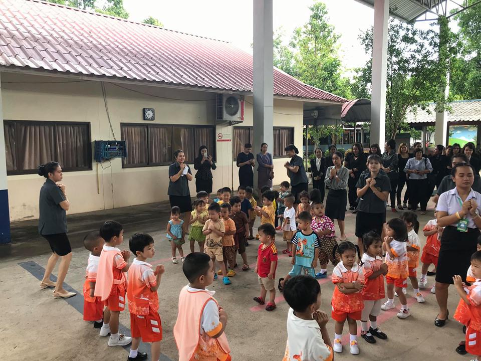 11. วันที่ 31 พ.ค.62 ดร.วรพรรณ ขาวประทุม ผอ.โรงเรียนอนุบาลราชภัฏกำแพงเพชร พร้อมอาจารย์ ร่วมต้อนรับคณะศึกษาดูงานจากศูนย์พัฒนาเด็กเล็กสังกัดเทศบาลเมืองตาก 