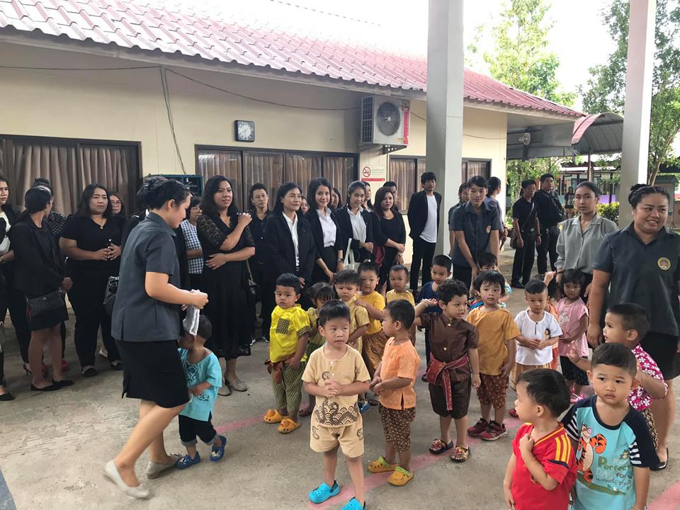 13. วันที่ 31 พ.ค.62 ดร.วรพรรณ ขาวประทุม ผอ.โรงเรียนอนุบาลราชภัฏกำแพงเพชร พร้อมอาจารย์ ร่วมต้อนรับคณะศึกษาดูงานจากศูนย์พัฒนาเด็กเล็กสังกัดเทศบาลเมืองตาก 