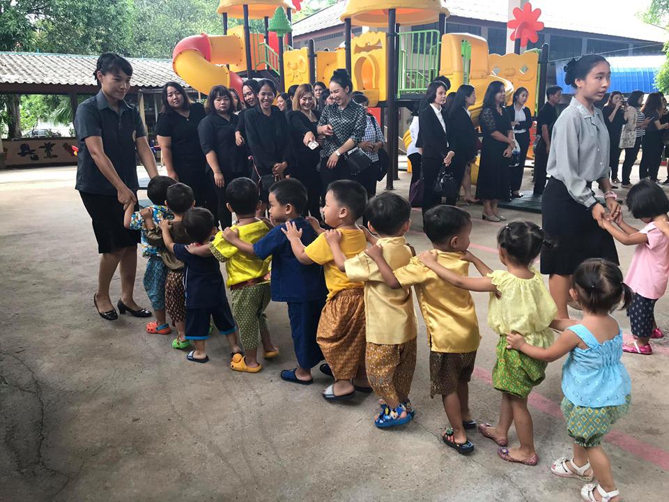 15. วันที่ 31 พ.ค.62 ดร.วรพรรณ ขาวประทุม ผอ.โรงเรียนอนุบาลราชภัฏกำแพงเพชร พร้อมอาจารย์ ร่วมต้อนรับคณะศึกษาดูงานจากศูนย์พัฒนาเด็กเล็กสังกัดเทศบาลเมืองตาก 