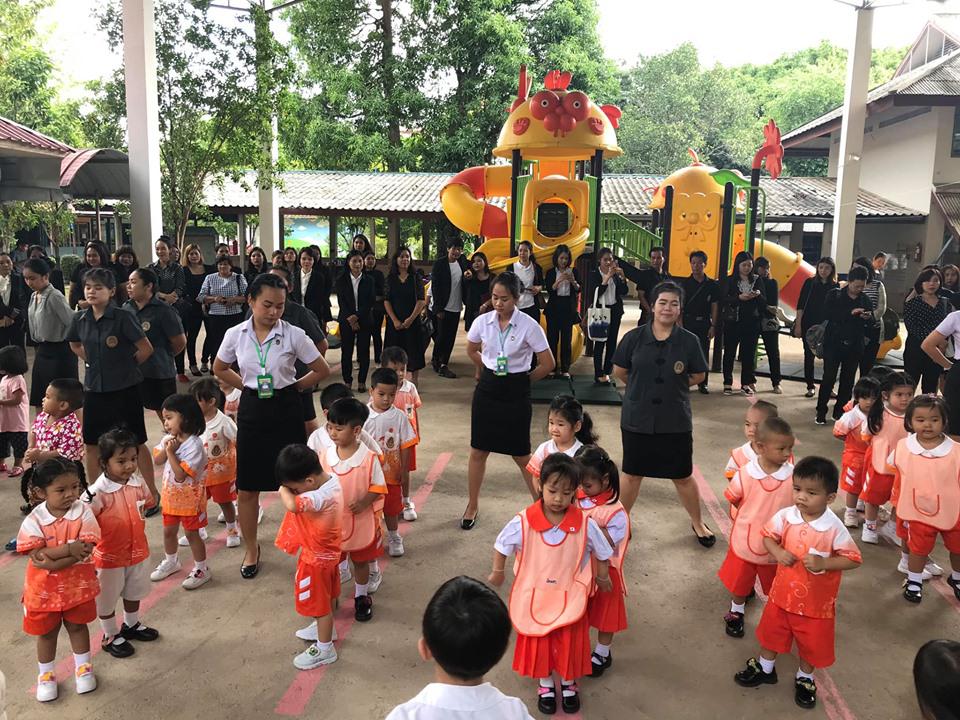 18. วันที่ 31 พ.ค.62 ดร.วรพรรณ ขาวประทุม ผอ.โรงเรียนอนุบาลราชภัฏกำแพงเพชร พร้อมอาจารย์ ร่วมต้อนรับคณะศึกษาดูงานจากศูนย์พัฒนาเด็กเล็กสังกัดเทศบาลเมืองตาก 