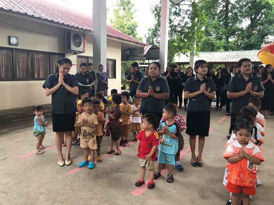 19. วันที่ 31 พ.ค.62 ดร.วรพรรณ ขาวประทุม ผอ.โรงเรียนอนุบาลราชภัฏกำแพงเพชร พร้อมอาจารย์ ร่วมต้อนรับคณะศึกษาดูงานจากศูนย์พัฒนาเด็กเล็กสังกัดเทศบาลเมืองตาก 